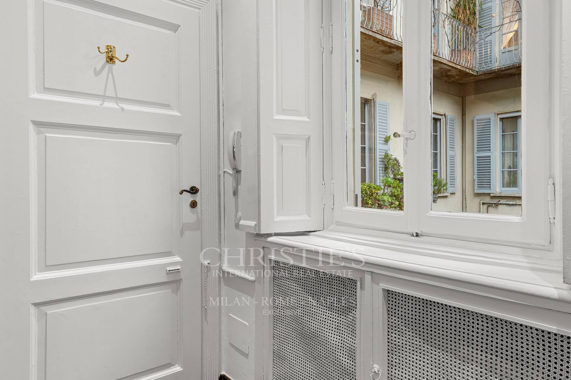 picture of Elegant Three-room Apartment In The Historic Heart Of Milan - Cinque Vie