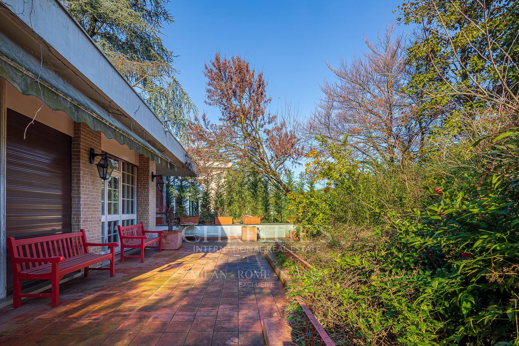 picture of Prestigious Villa To Be Renovated With Swimming Pool And Extraordinary Potential - San Siro Area