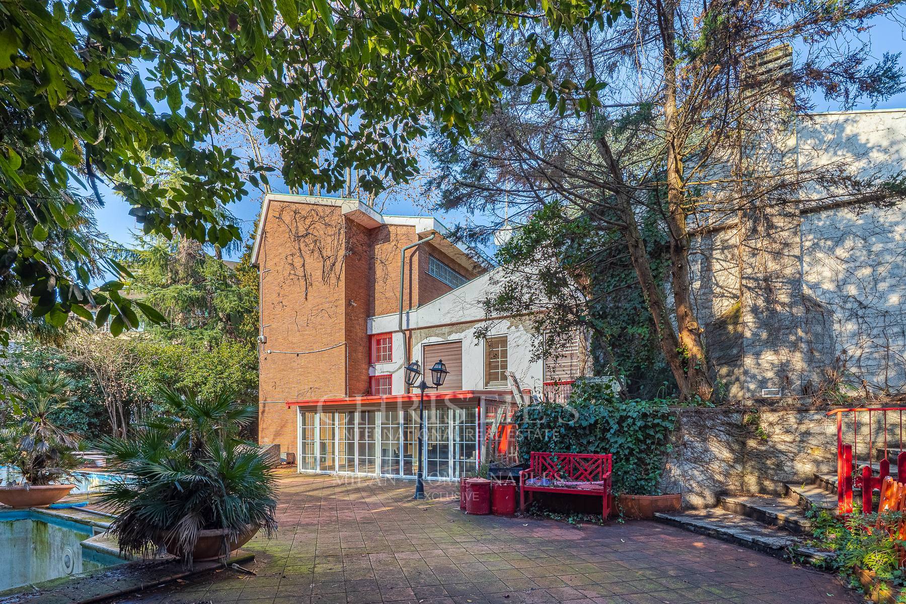 picture of Prestigious Villa To Be Renovated With Swimming Pool And Extraordinary Potential - San Siro Area