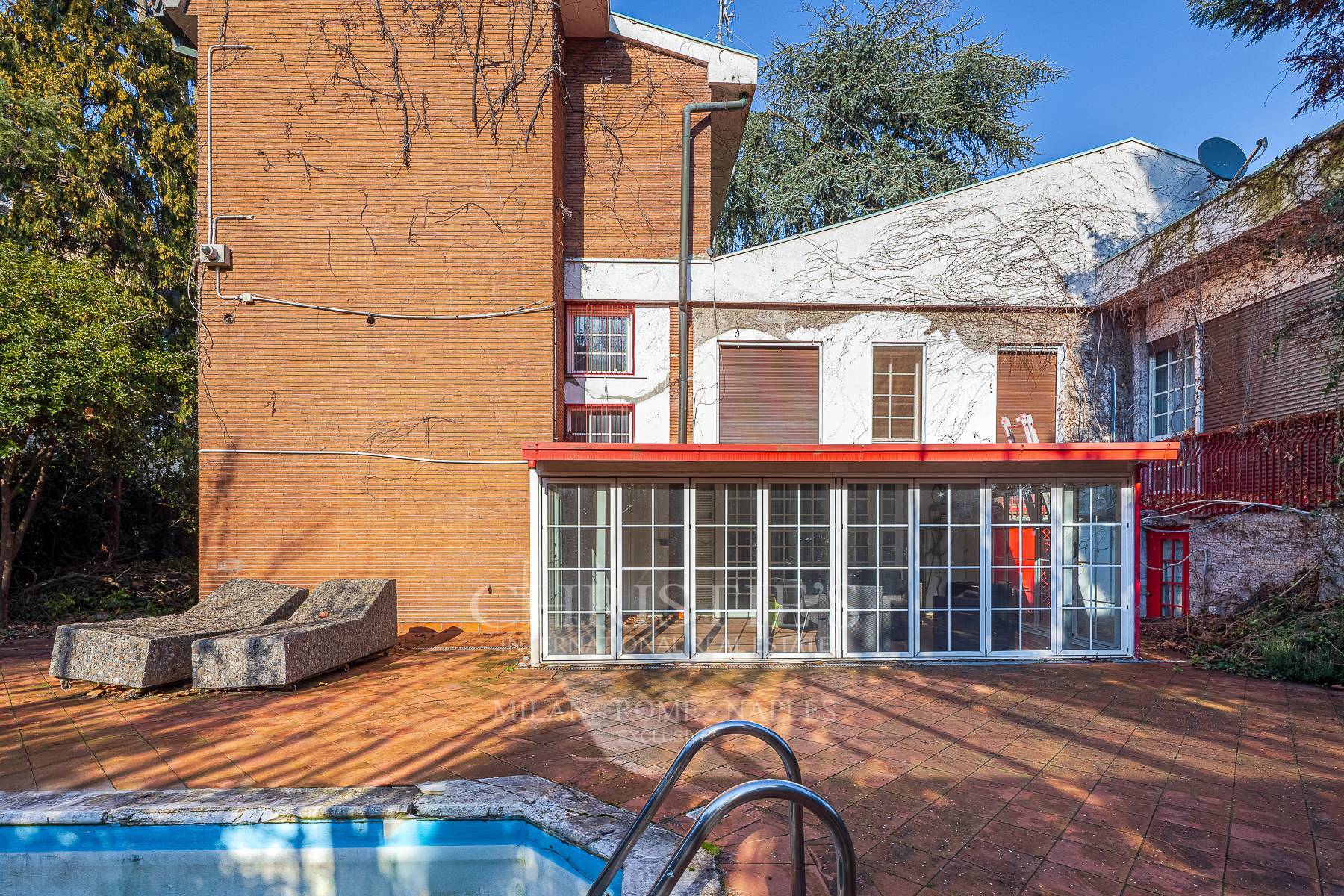 picture of Prestigious Villa To Be Renovated With Swimming Pool And Extraordinary Potential - San Siro Area