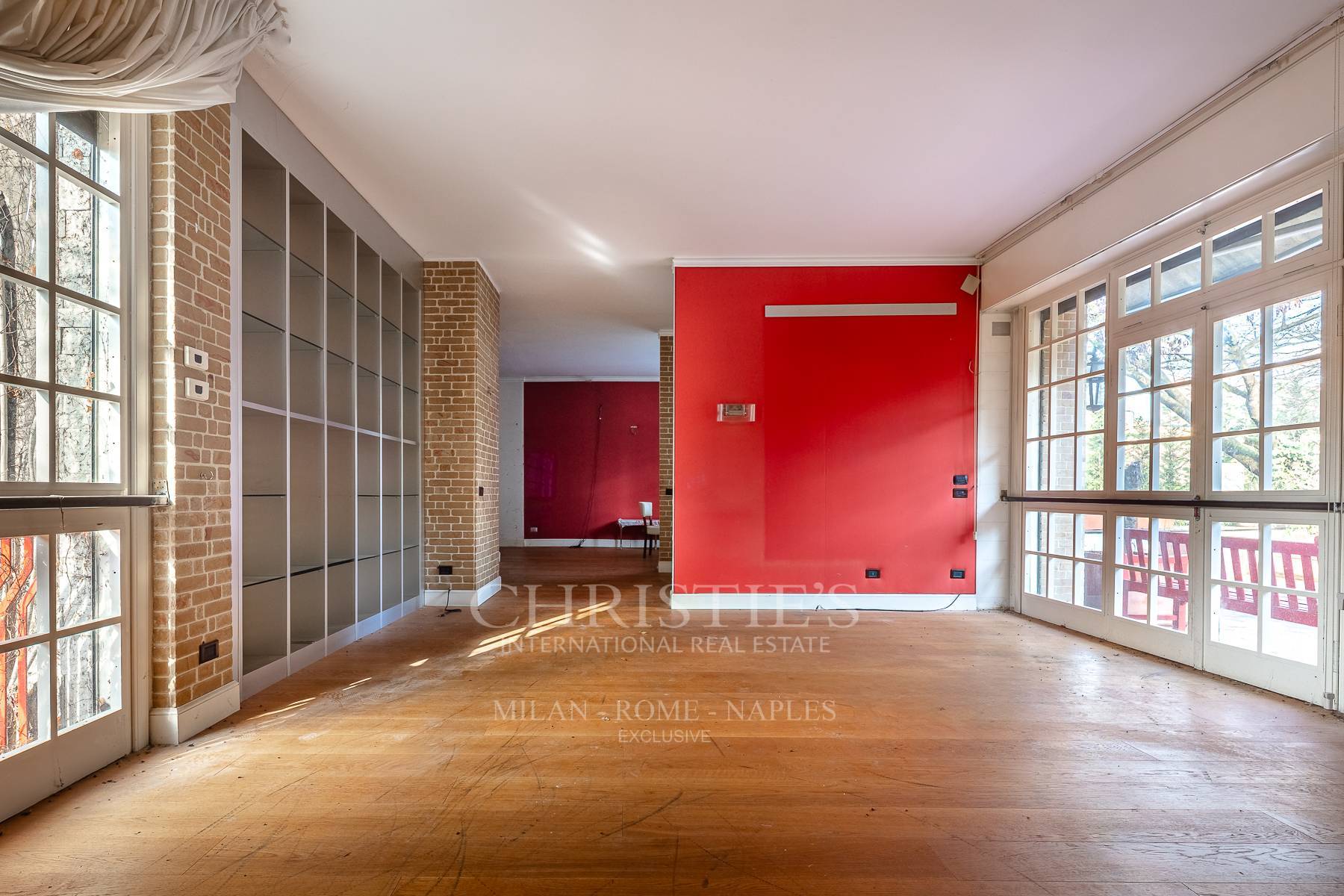 picture of Prestigious Villa To Be Renovated With Swimming Pool And Extraordinary Potential - San Siro Area