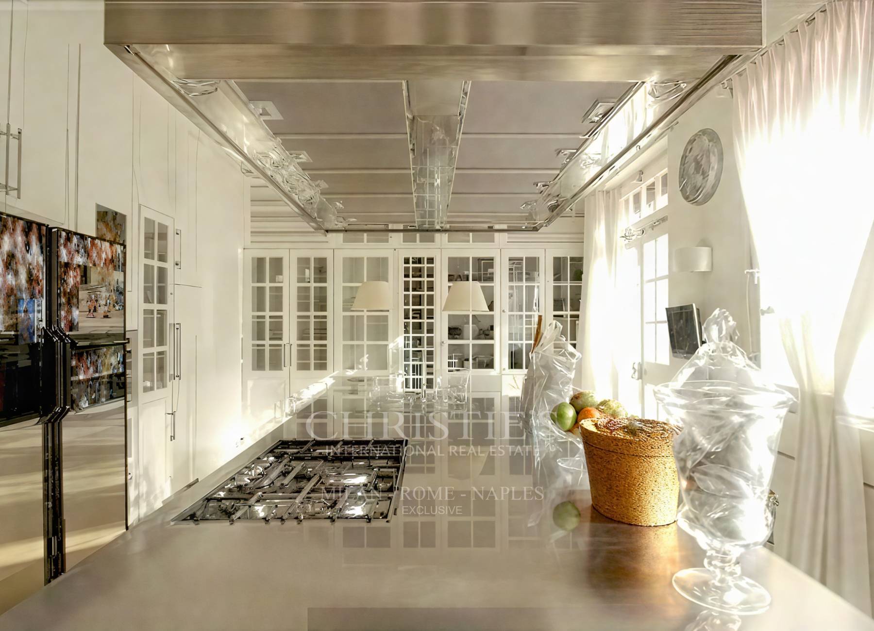 picture of Prestigious Villa To Be Renovated With Swimming Pool And Extraordinary Potential - San Siro Area