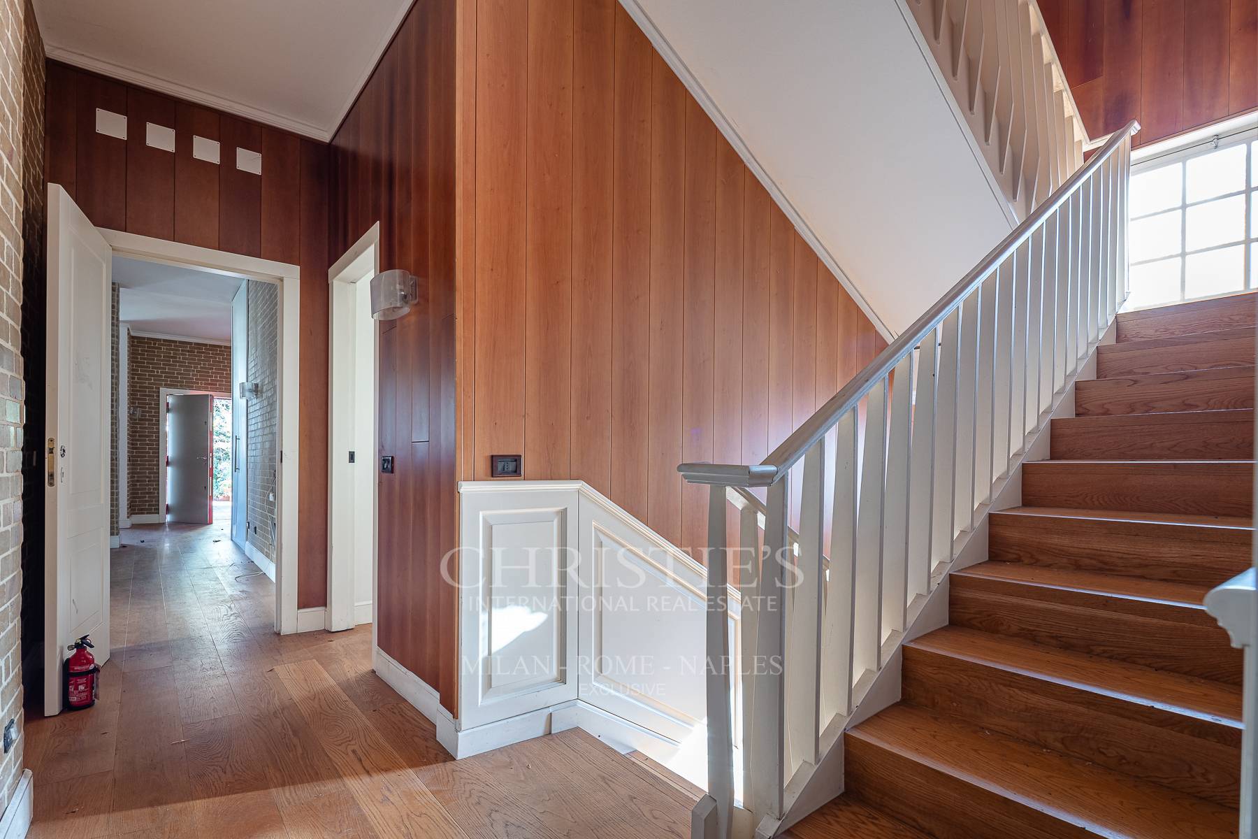 picture of Prestigious Villa To Be Renovated With Swimming Pool And Extraordinary Potential - San Siro Area