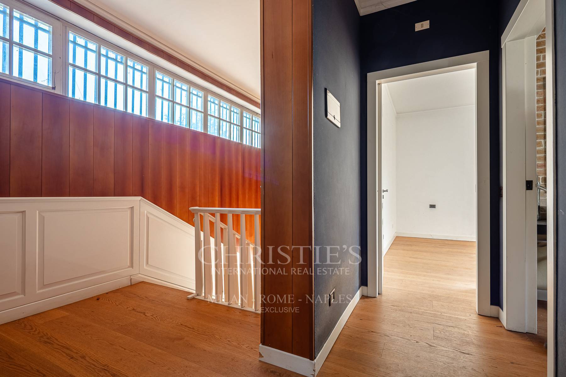 picture of Prestigious Villa To Be Renovated With Swimming Pool And Extraordinary Potential - San Siro Area