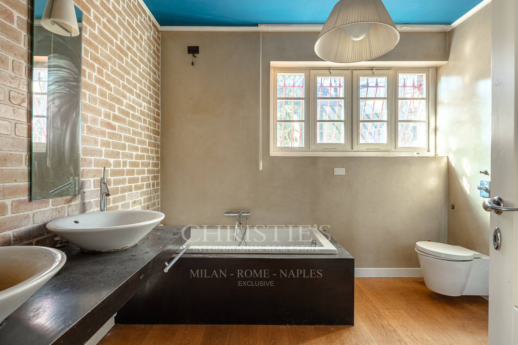 picture of Prestigious Villa To Be Renovated With Swimming Pool And Extraordinary Potential - San Siro Area