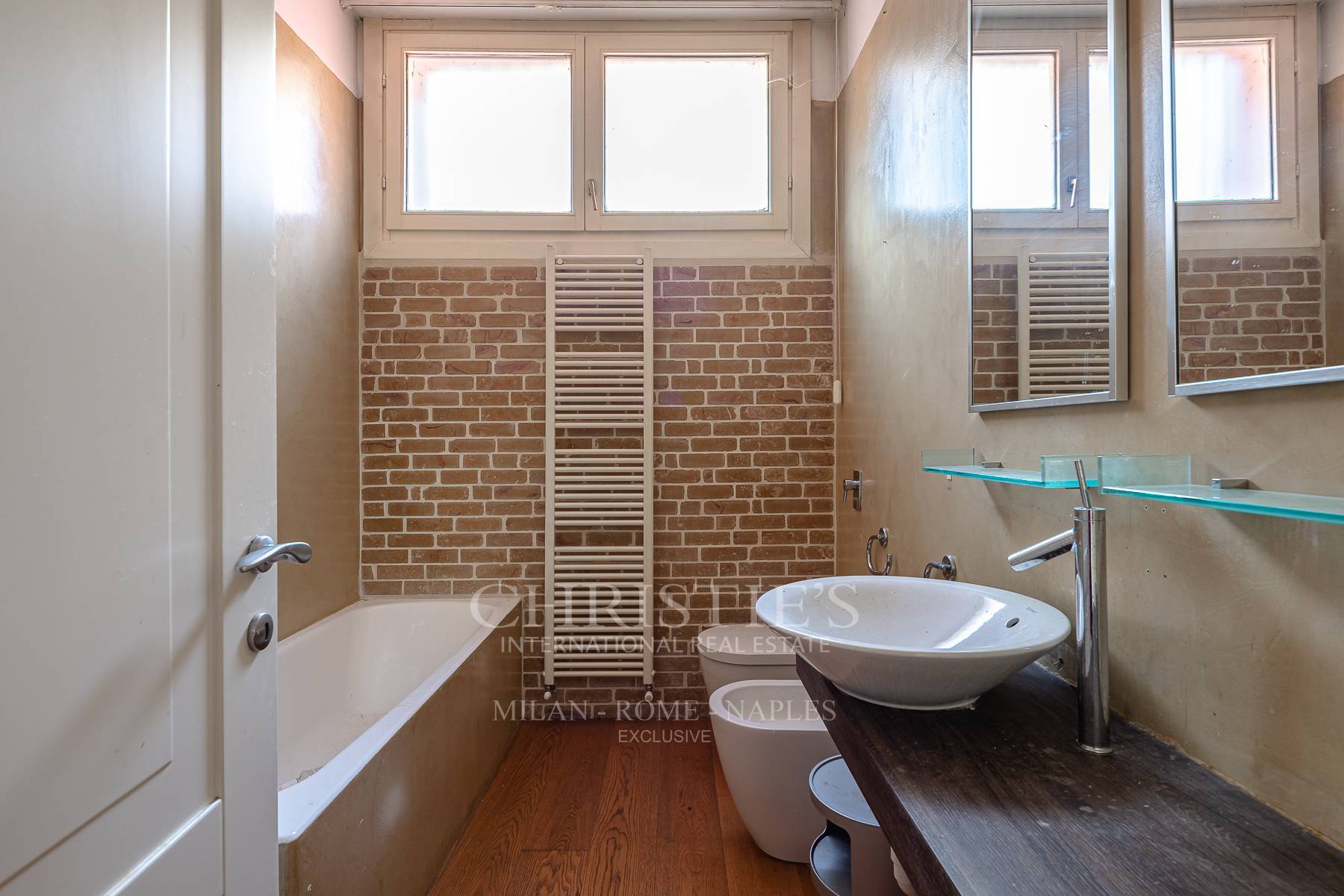 picture of Prestigious Villa To Be Renovated With Swimming Pool And Extraordinary Potential - San Siro Area