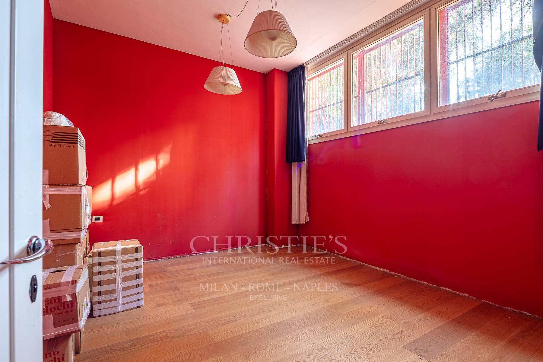 picture of Prestigious Villa To Be Renovated With Swimming Pool And Extraordinary Potential - San Siro Area