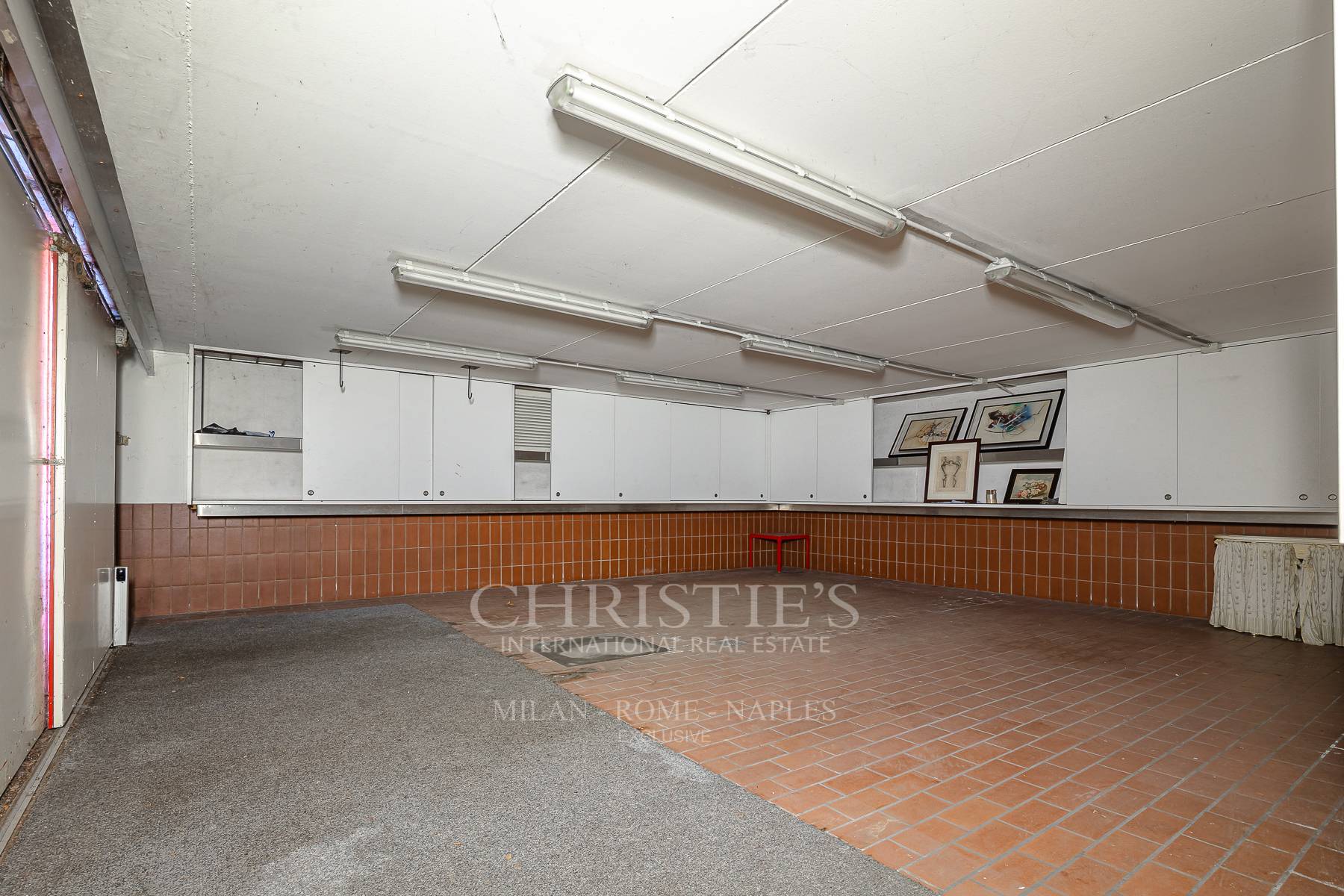 picture of Prestigious Villa To Be Renovated With Swimming Pool And Extraordinary Potential - San Siro Area