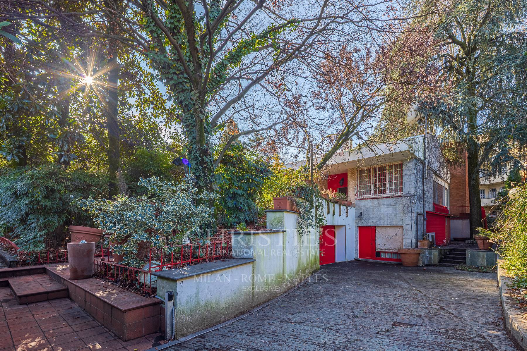 picture of Prestigious Villa To Be Renovated With Swimming Pool And Extraordinary Potential - San Siro Area