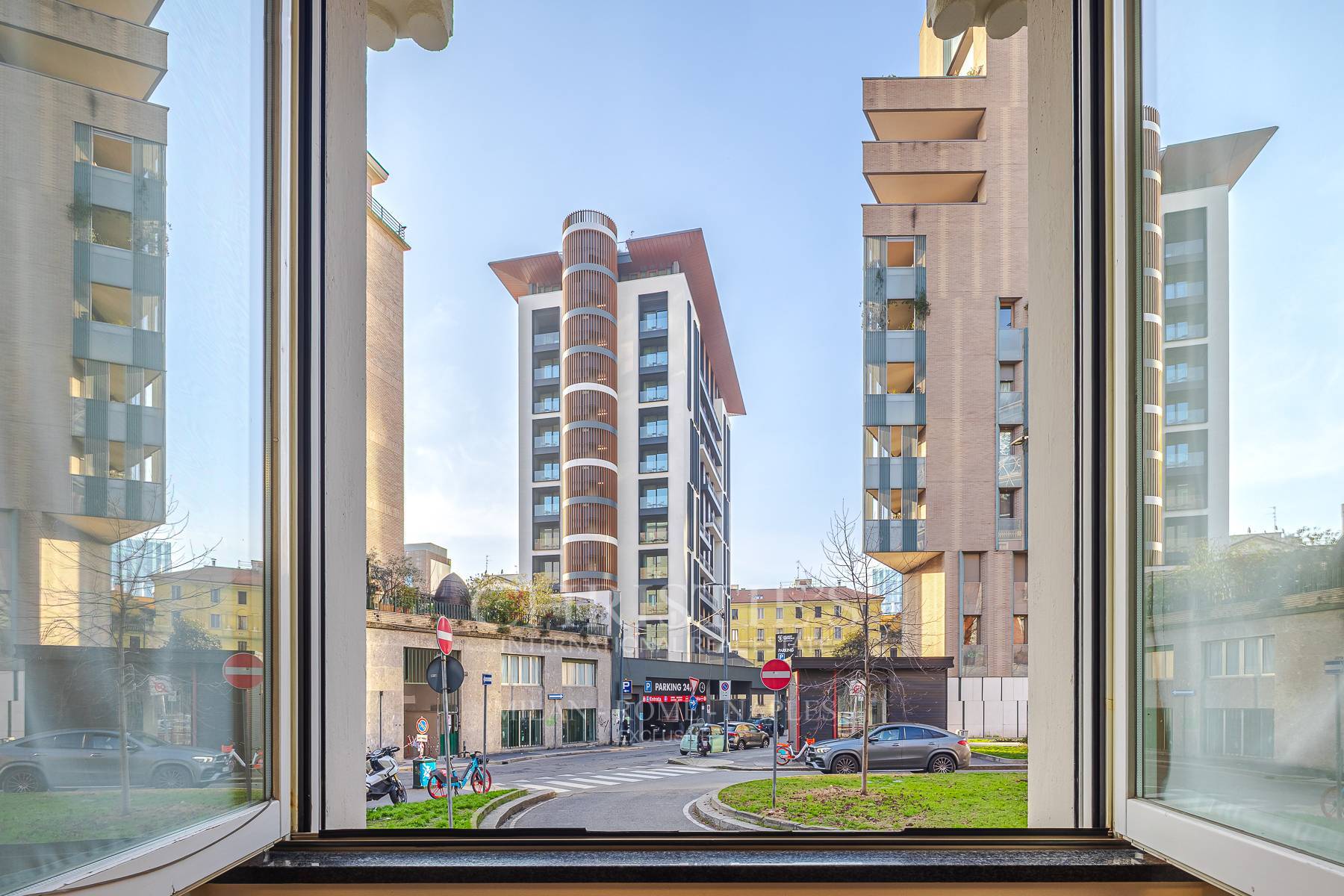 picture of Elegant Office In Via De Cristoforis