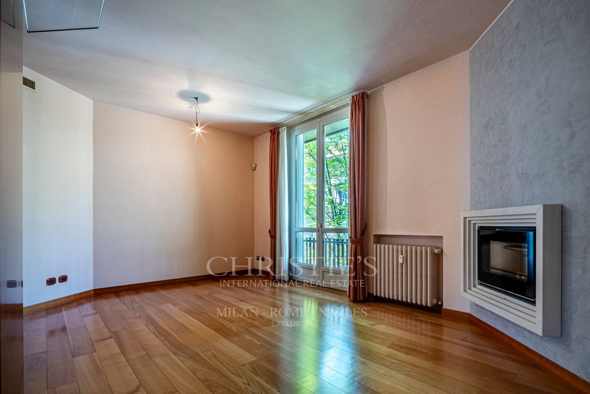 picture of Elegant Apartment With Dual Exposure Surrounded By Greenery – Citylife Area