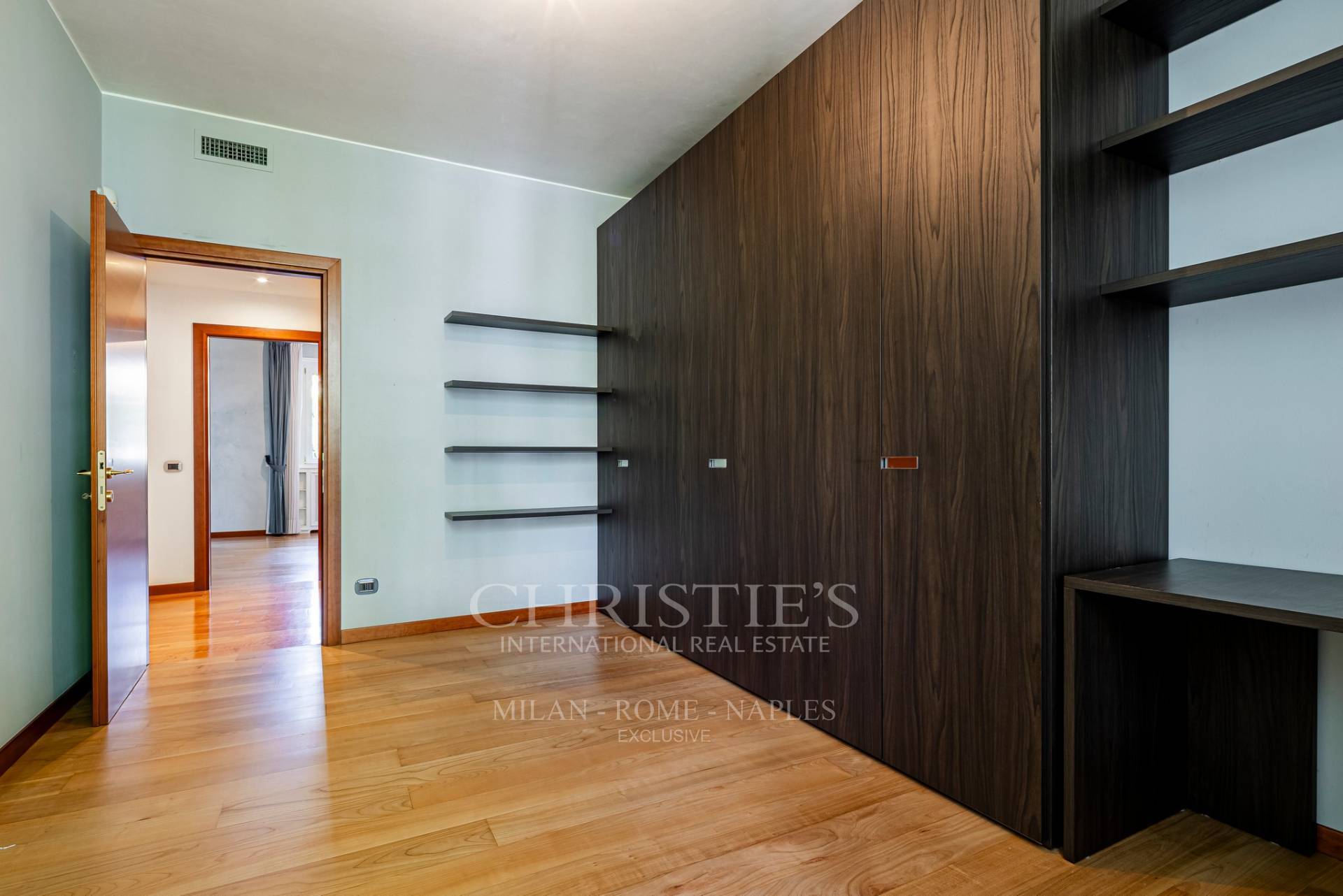 picture of Elegant Apartment With Dual Exposure Surrounded By Greenery – Citylife Area