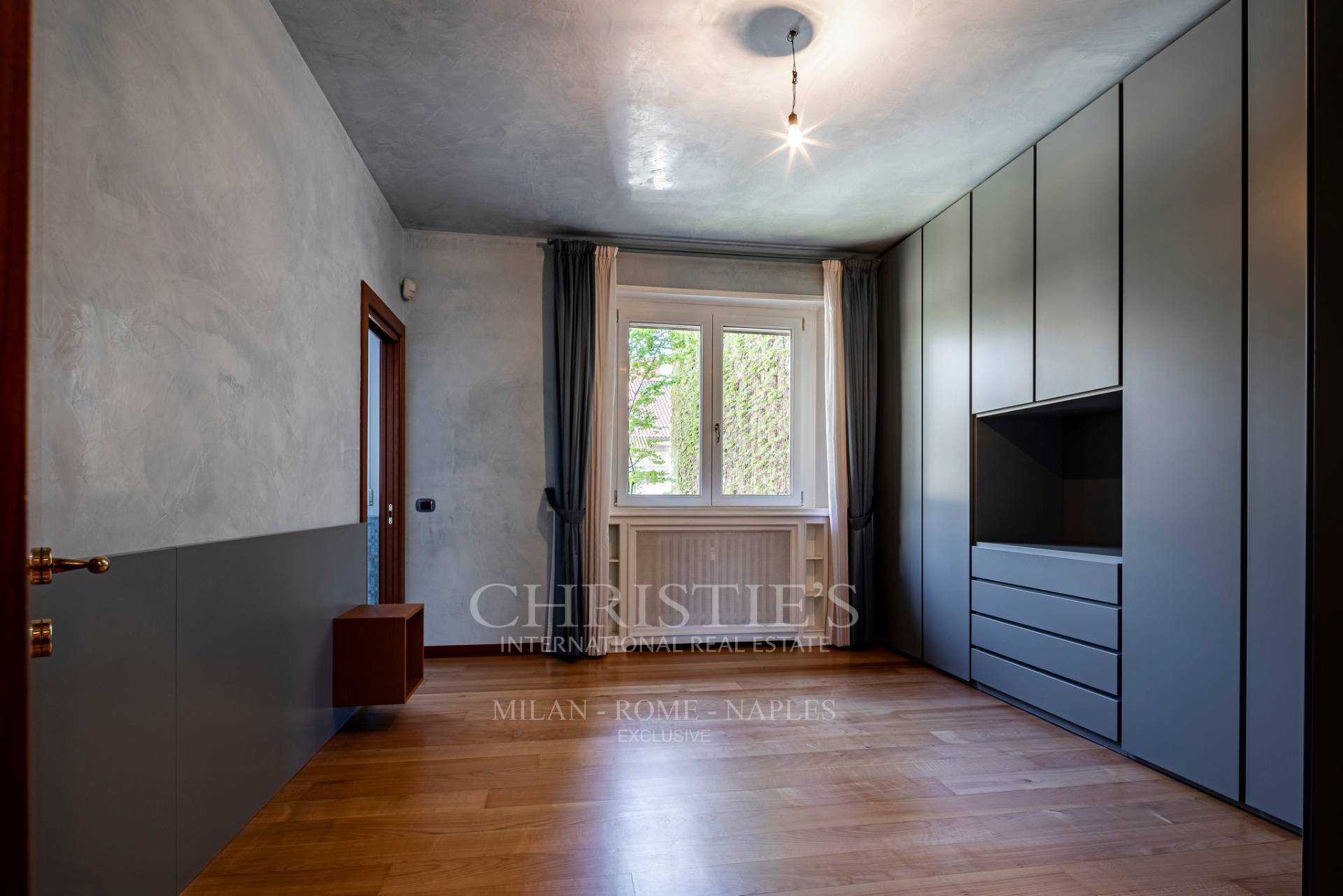 picture of Elegant Apartment With Dual Exposure Surrounded By Greenery – Citylife Area