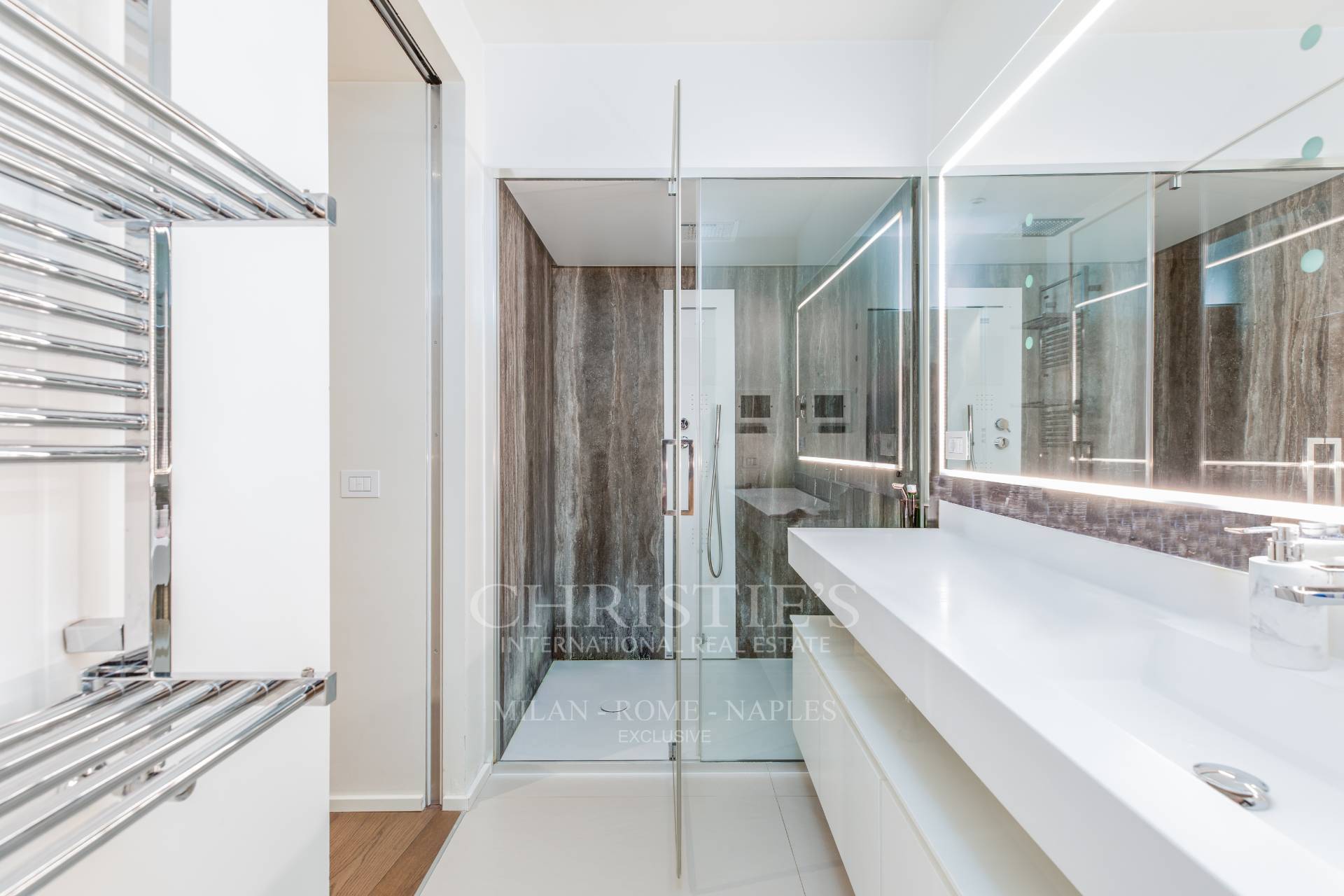 picture of Elegance And Authenticity In The Heart Of Rome