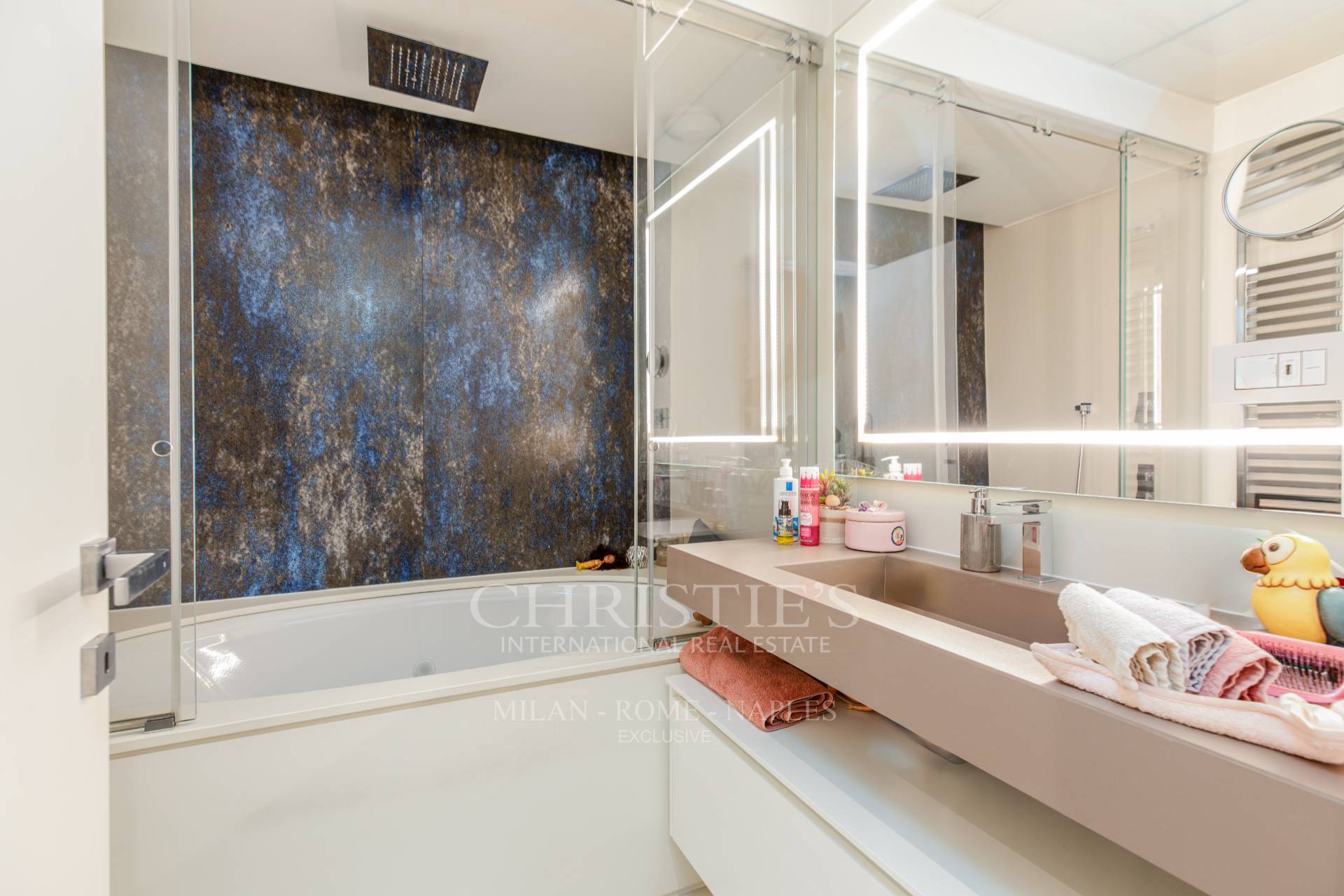 picture of Elegance And Authenticity In The Heart Of Rome