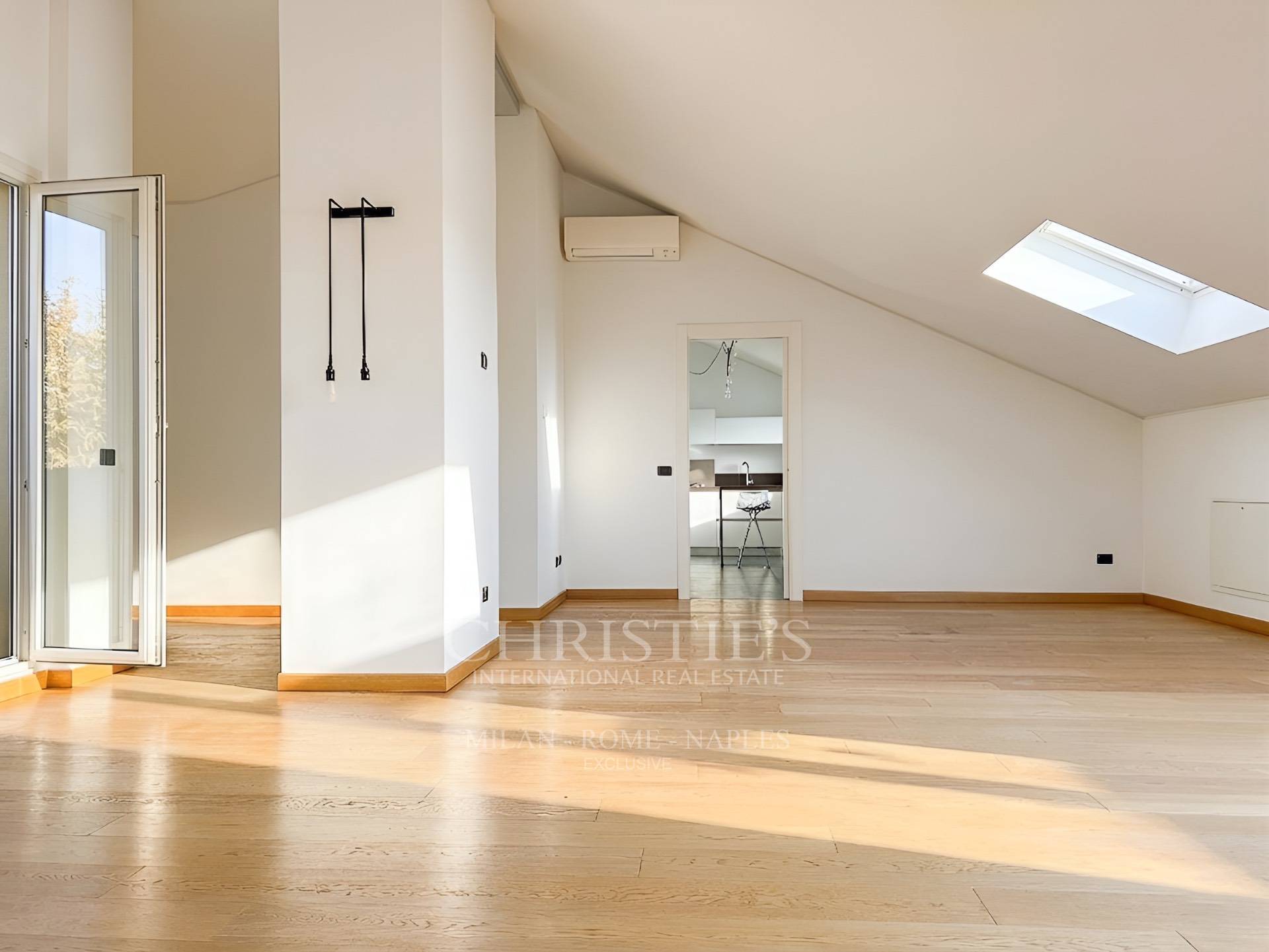 picture of Modern Top Floor Apartment With Terraces – Indipendenza Area