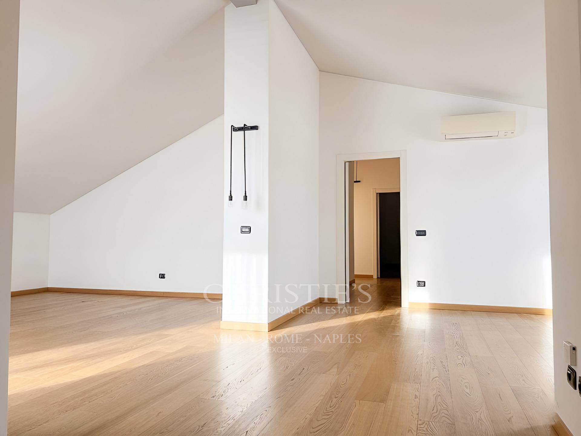 picture of Modern Top Floor Apartment With Terraces – Indipendenza Area