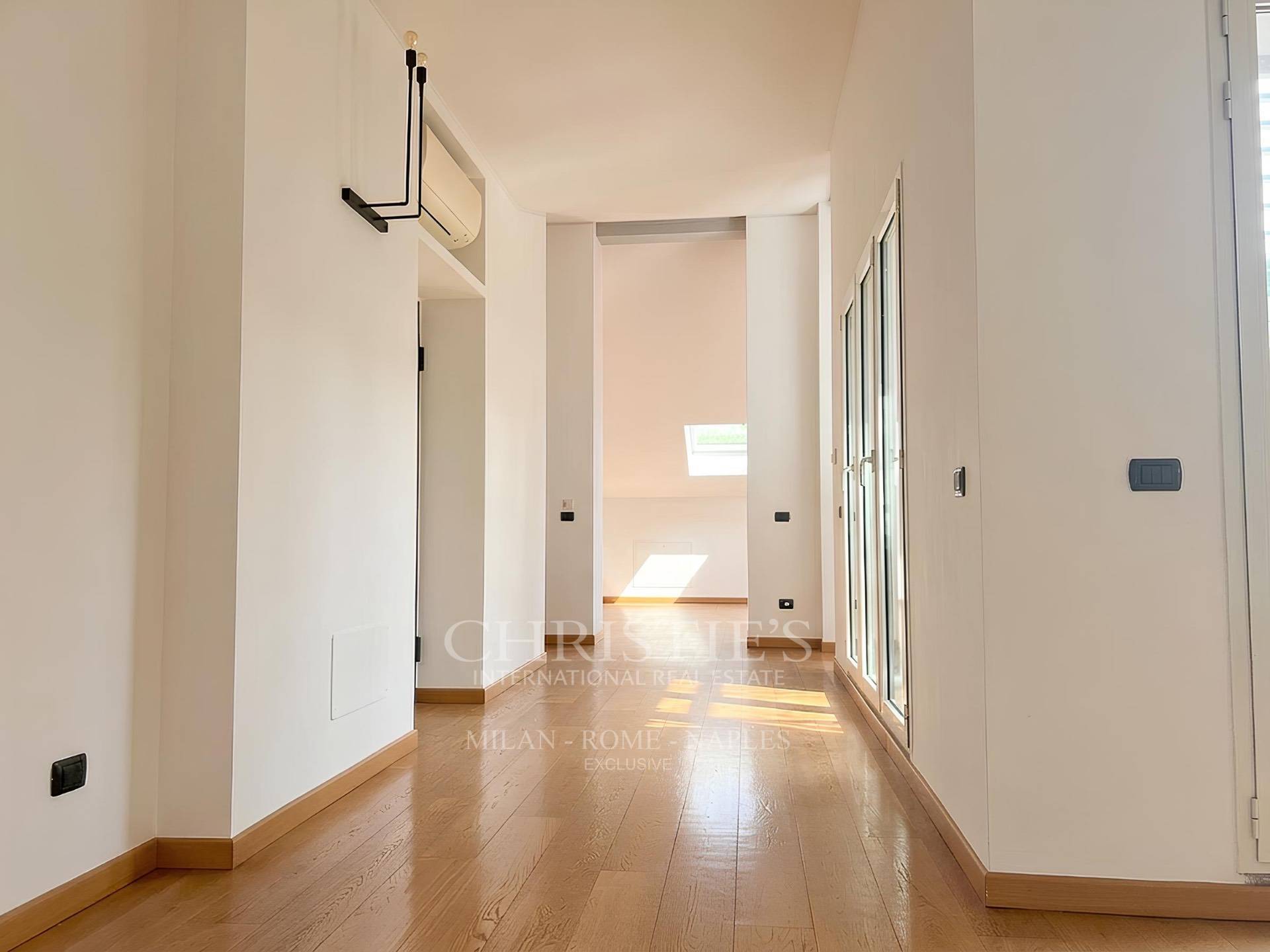 picture of Modern Top Floor Apartment With Terraces – Indipendenza Area