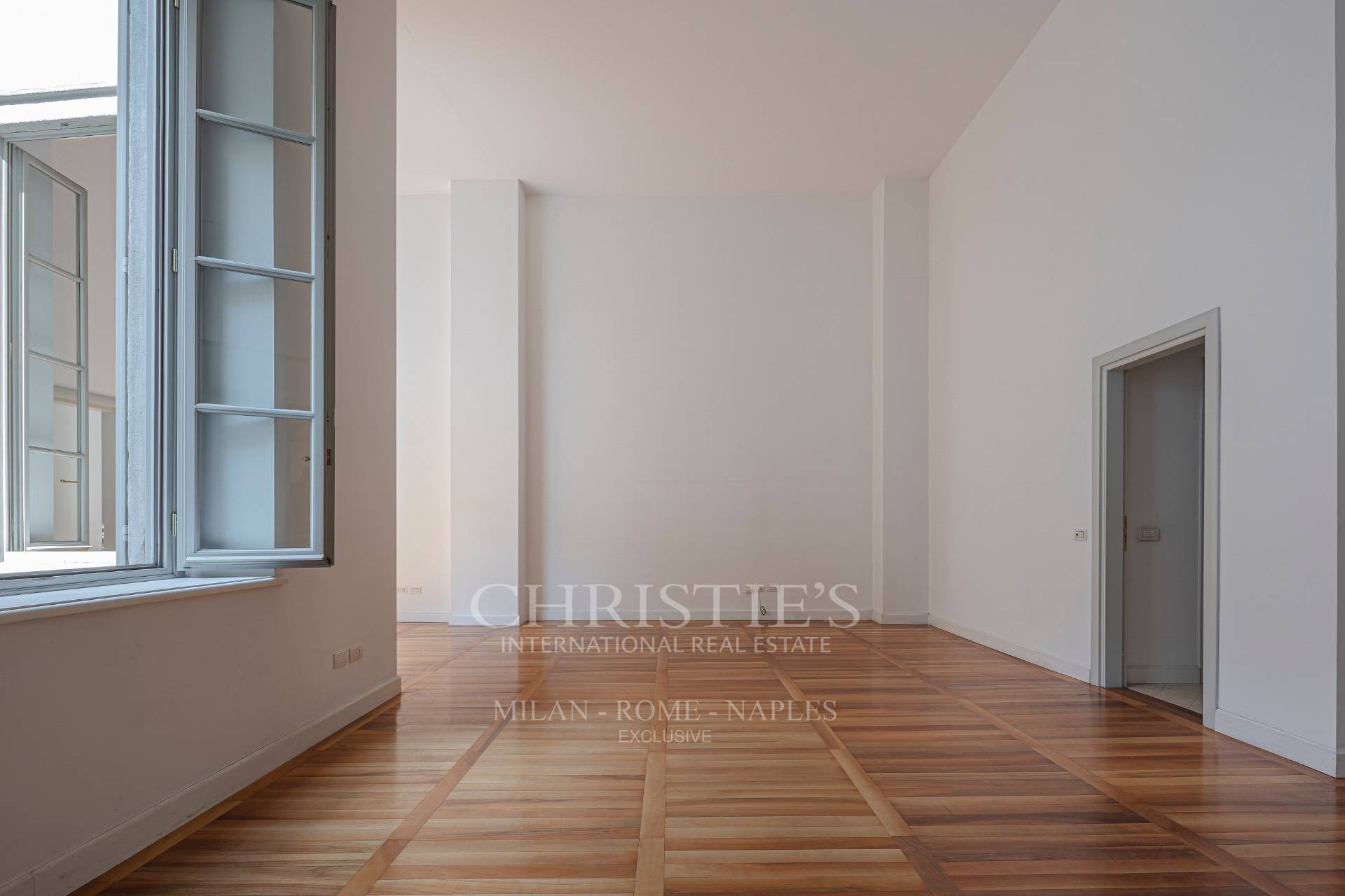 picture of Prestigious Renovated Apartment In A Historic Building – Missori Area
