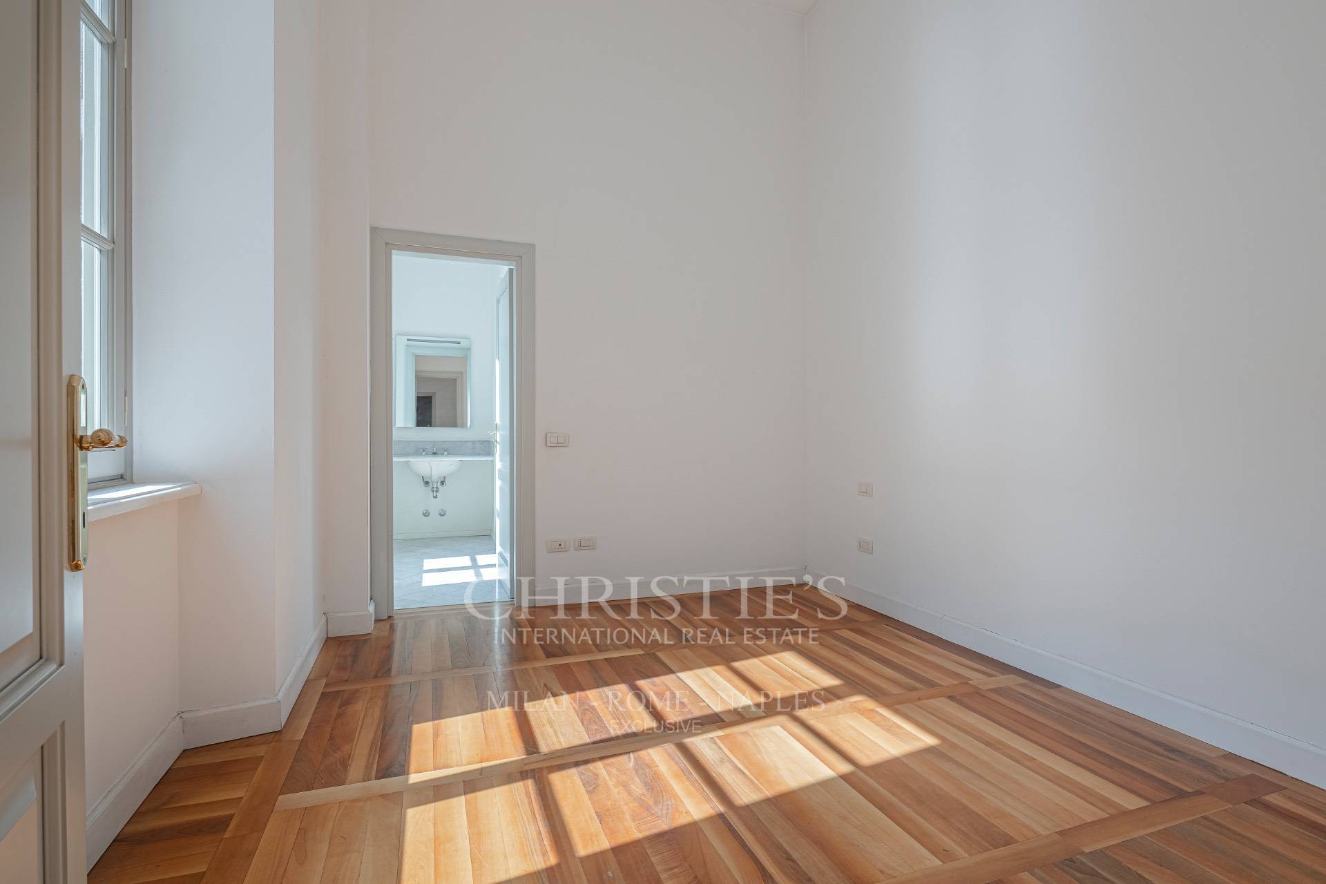picture of Prestigious Renovated Apartment In A Historic Building – Missori Area
