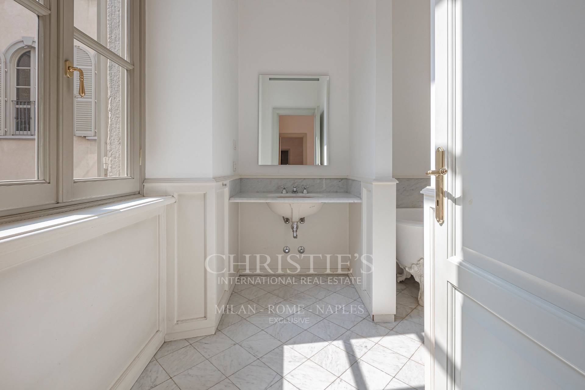 picture of Prestigious Renovated Apartment In A Historic Building – Missori Area
