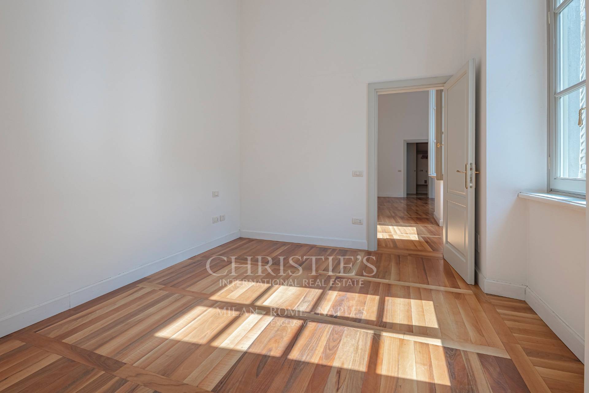 picture of Prestigious Renovated Apartment In A Historic Building – Missori Area
