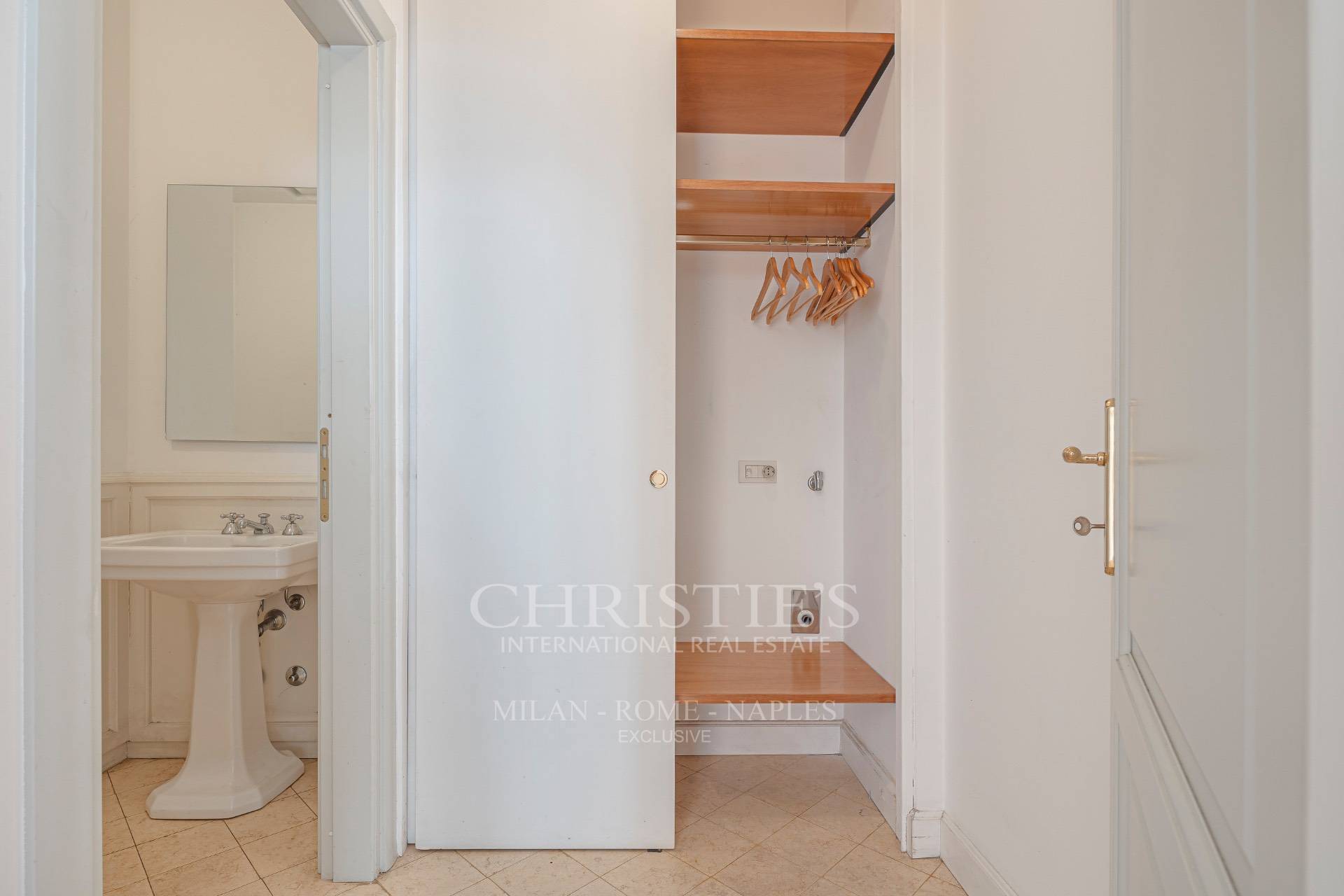 picture of Prestigious Renovated Apartment In A Historic Building – Missori Area
