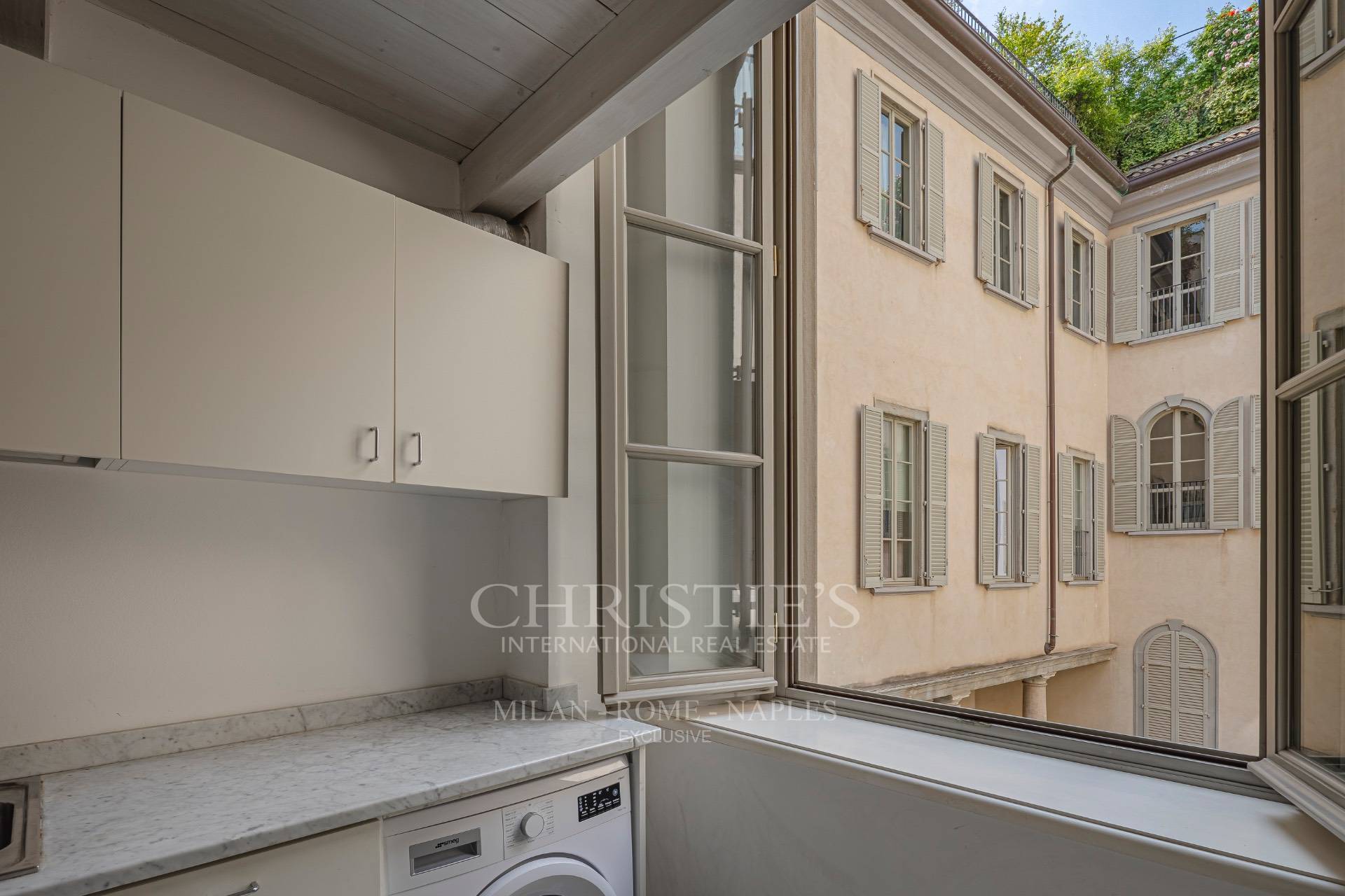 picture of Prestigious Renovated Apartment In A Historic Building – Missori Area
