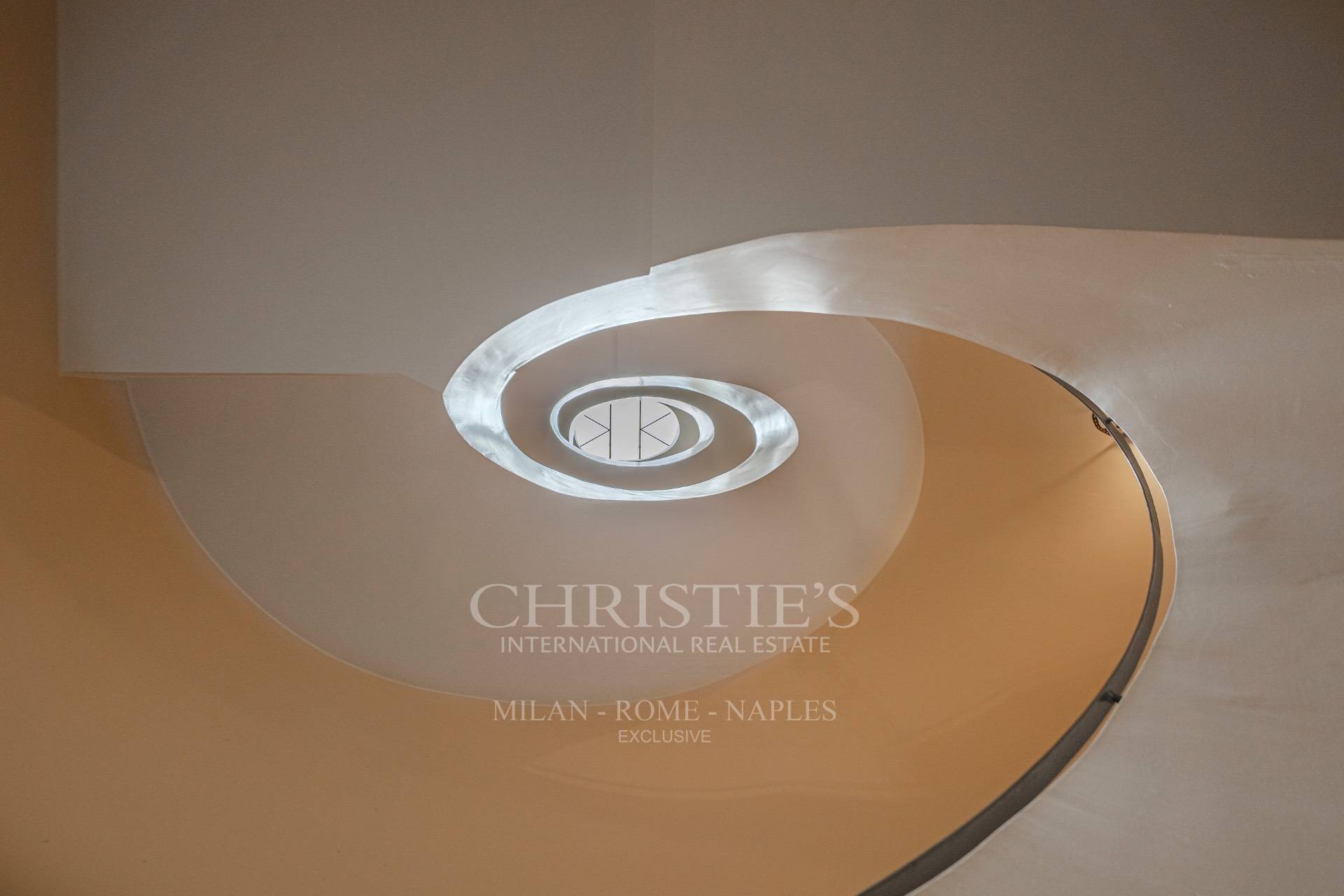 picture of Prestigious Renovated Apartment In A Historic Building – Missori Area
