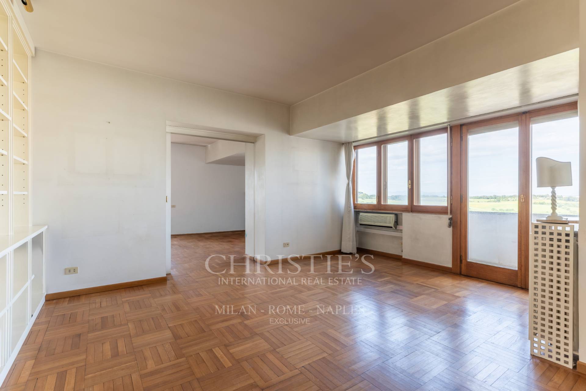 picture of Large Apartment In Residential District