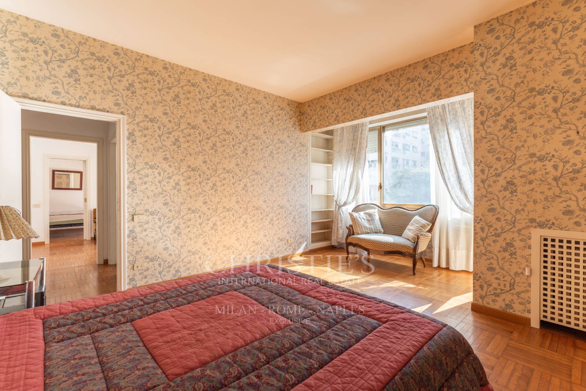 picture of Large Apartment In Residential District