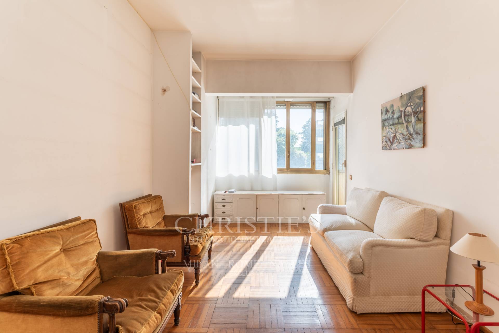 picture of Large Apartment In Residential District