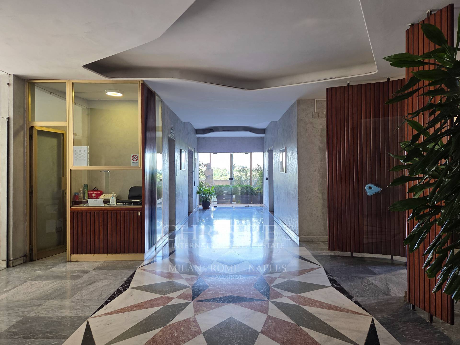 picture of Large Apartment In Residential District