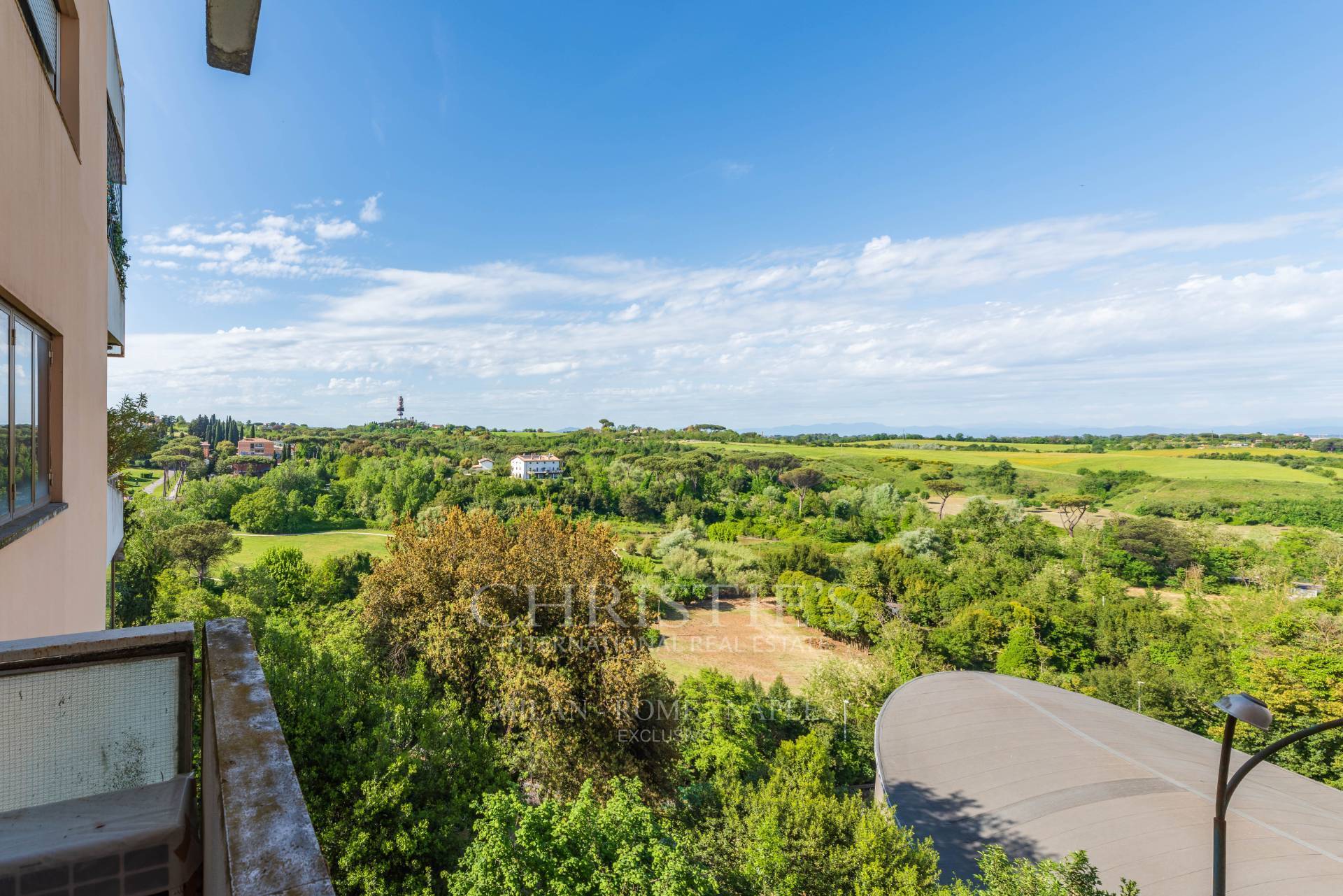 picture of Large Apartment In Residential District