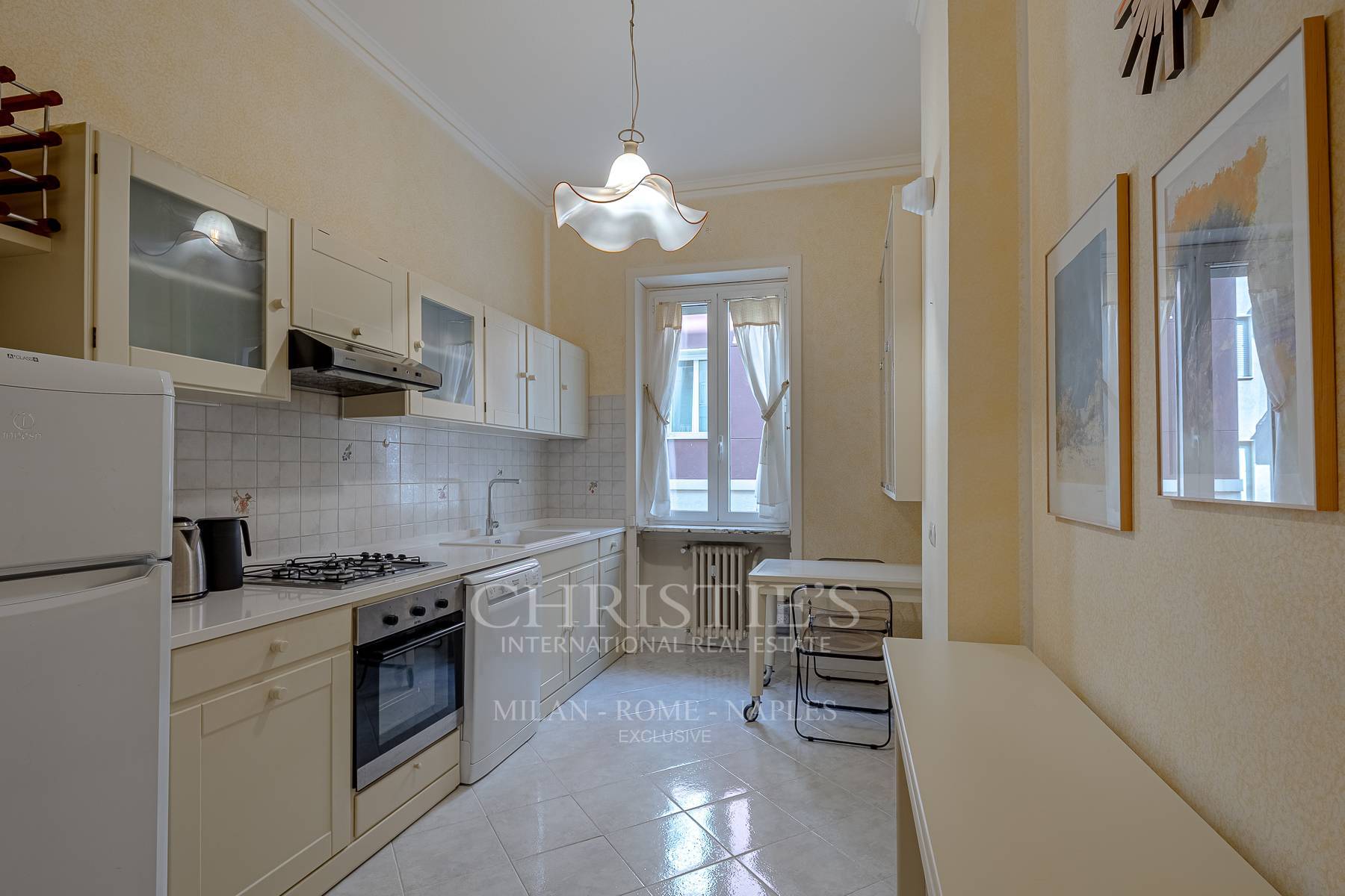 picture of Prime Central Location Spacious One Bedroom With Potential Second Bedroom