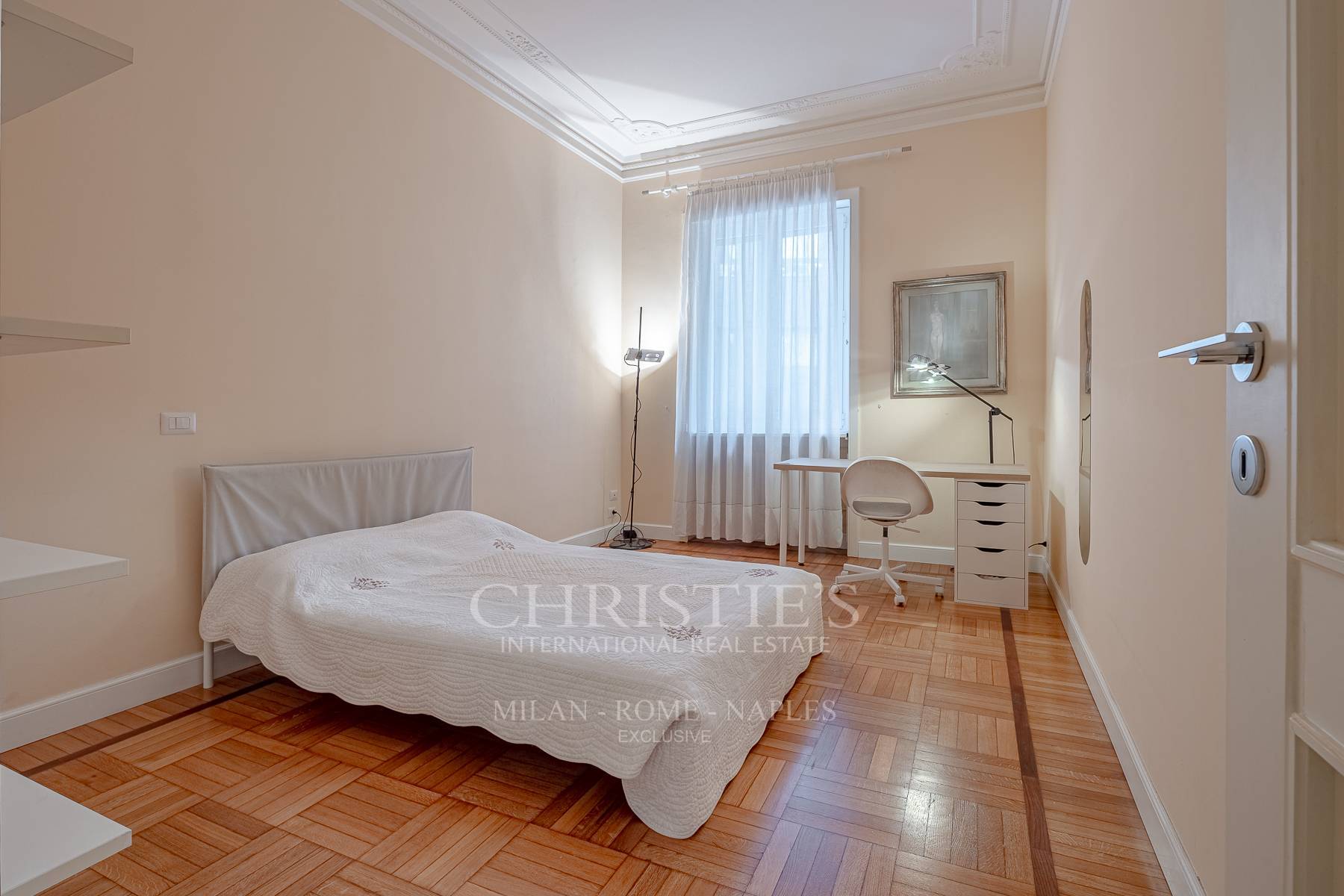 picture of Prime Central Location Spacious One Bedroom With Potential Second Bedroom