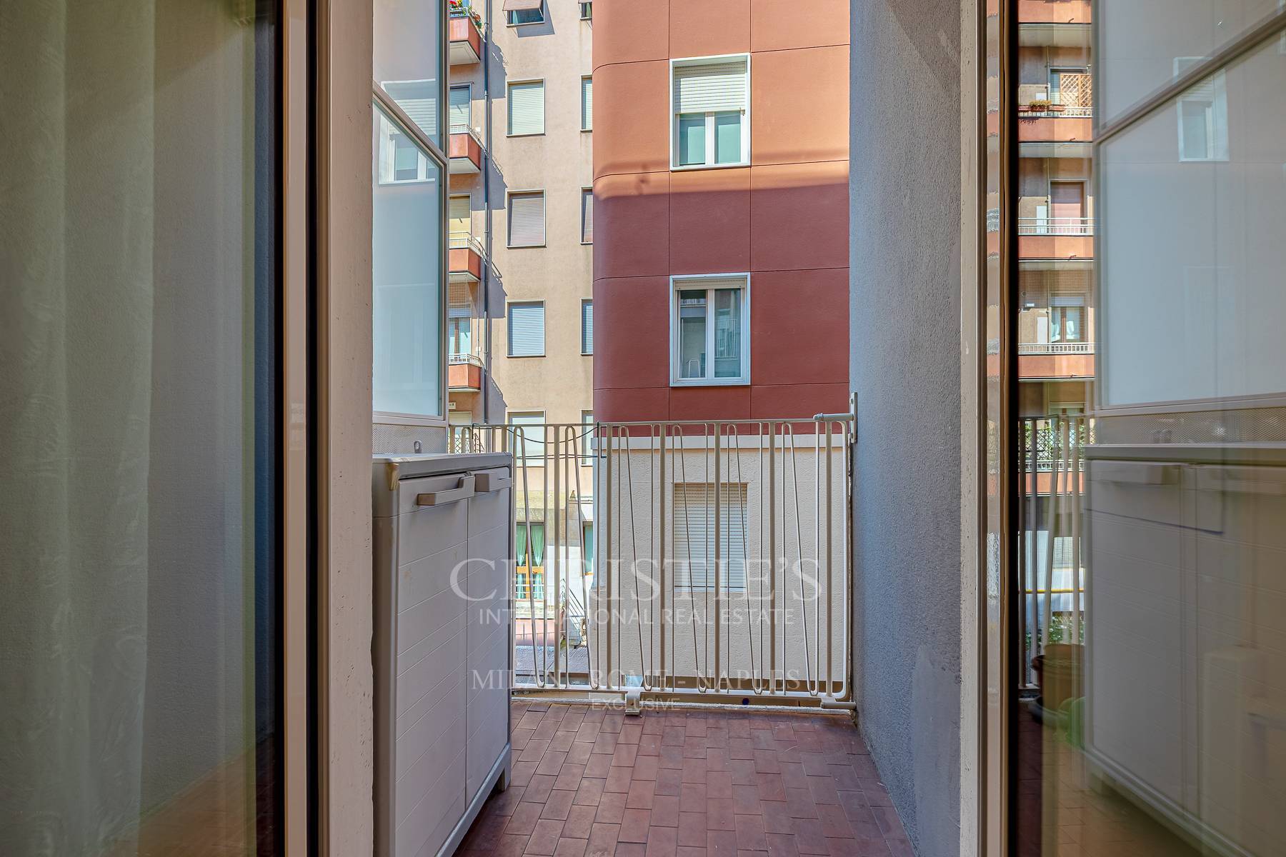 picture of Prime Central Location Spacious One Bedroom With Potential Second Bedroom