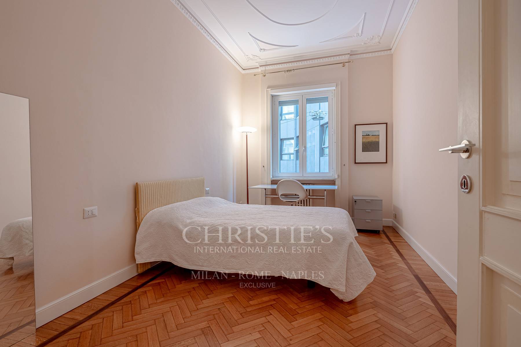 picture of Prime Central Location Spacious One Bedroom With Potential Second Bedroom