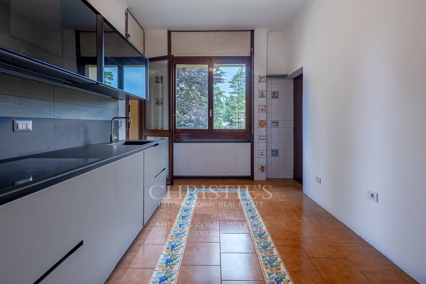 picture of Spacious Residence In Prestigious Setting Near Royal Villa Of Monza And Parkland