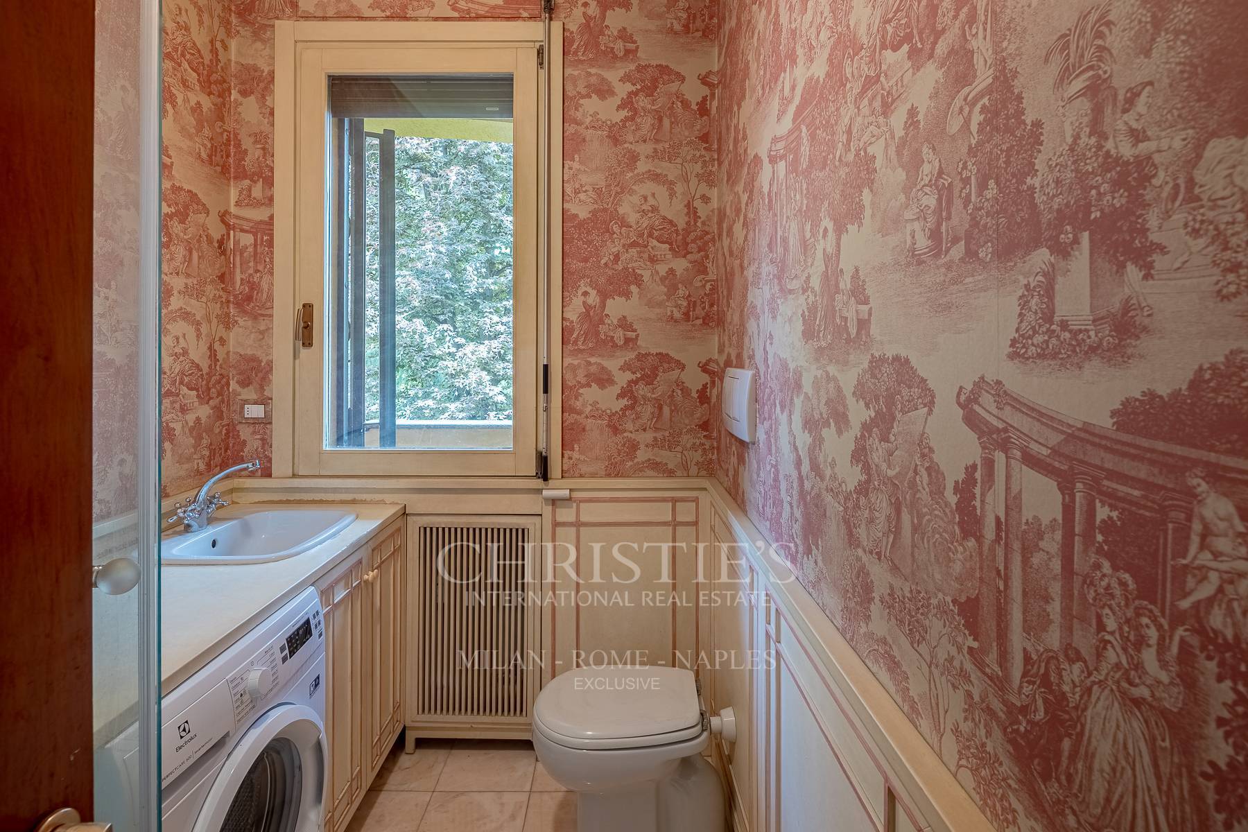 picture of Spacious Residence In Prestigious Setting Near Royal Villa Of Monza And Parkland