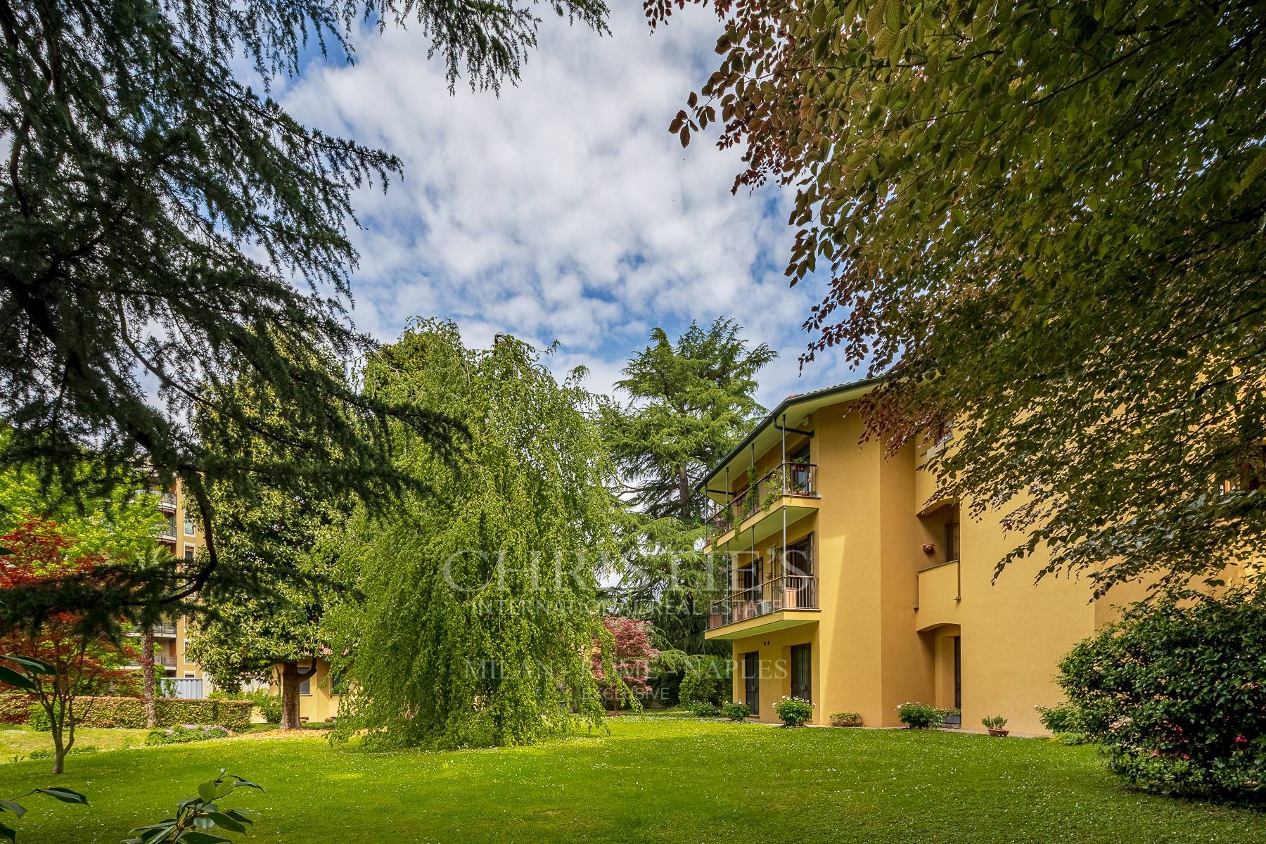 picture of Spacious Residence In Prestigious Setting Near Royal Villa Of Monza And Parkland