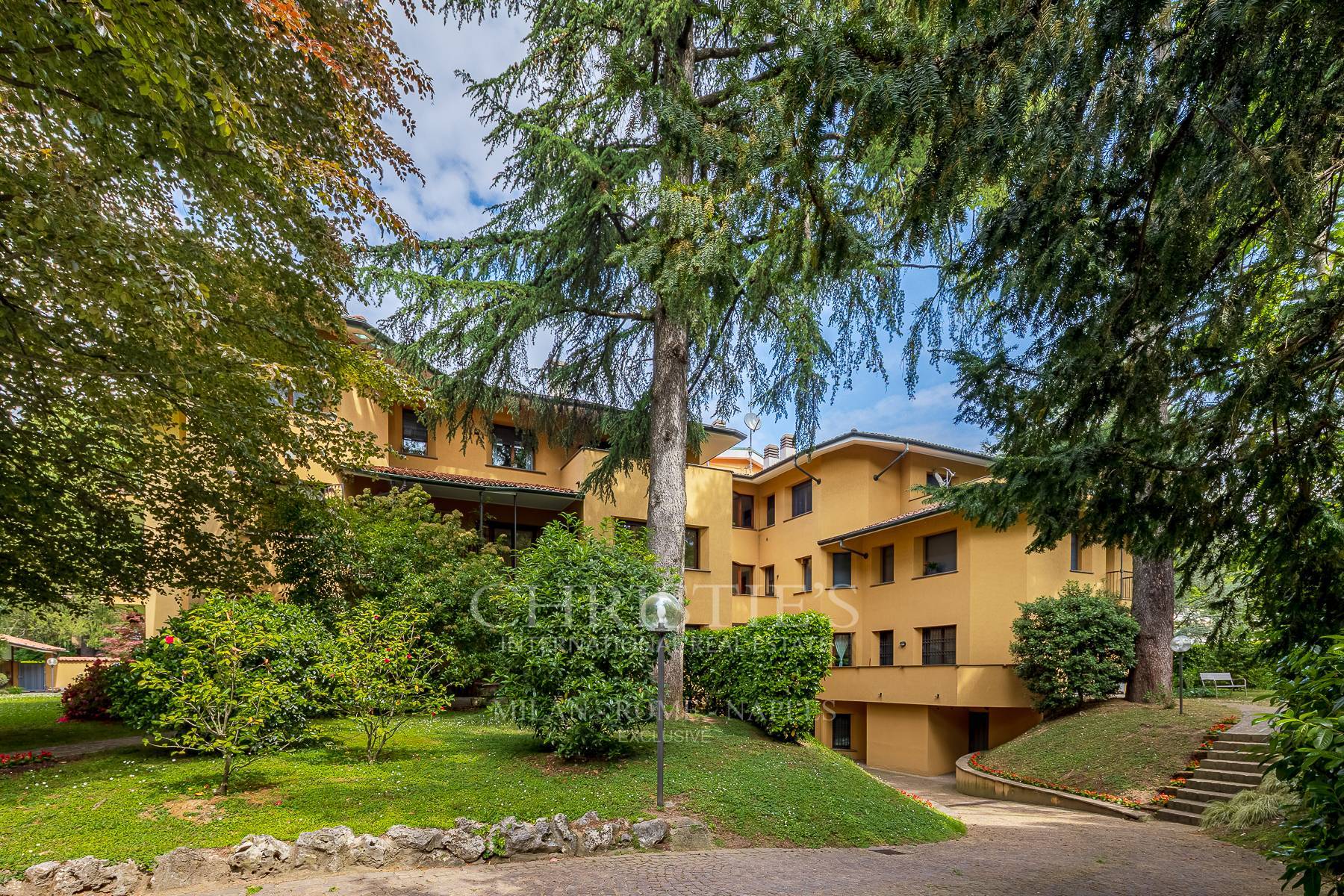 picture of Spacious Residence In Prestigious Setting Near Royal Villa Of Monza And Parkland
