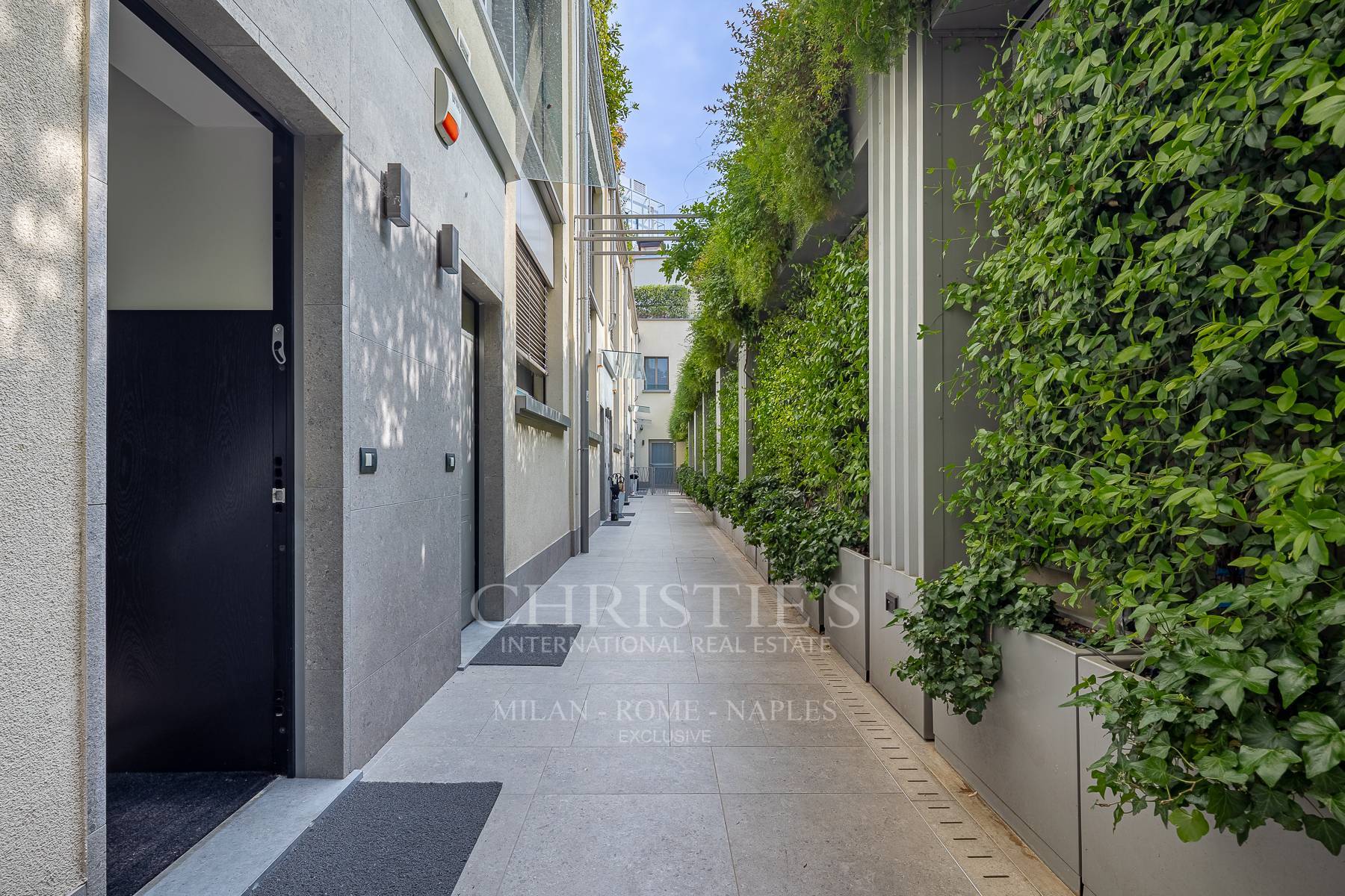 picture of Prestigious Duplex With Private Garden In A Modern Condominium