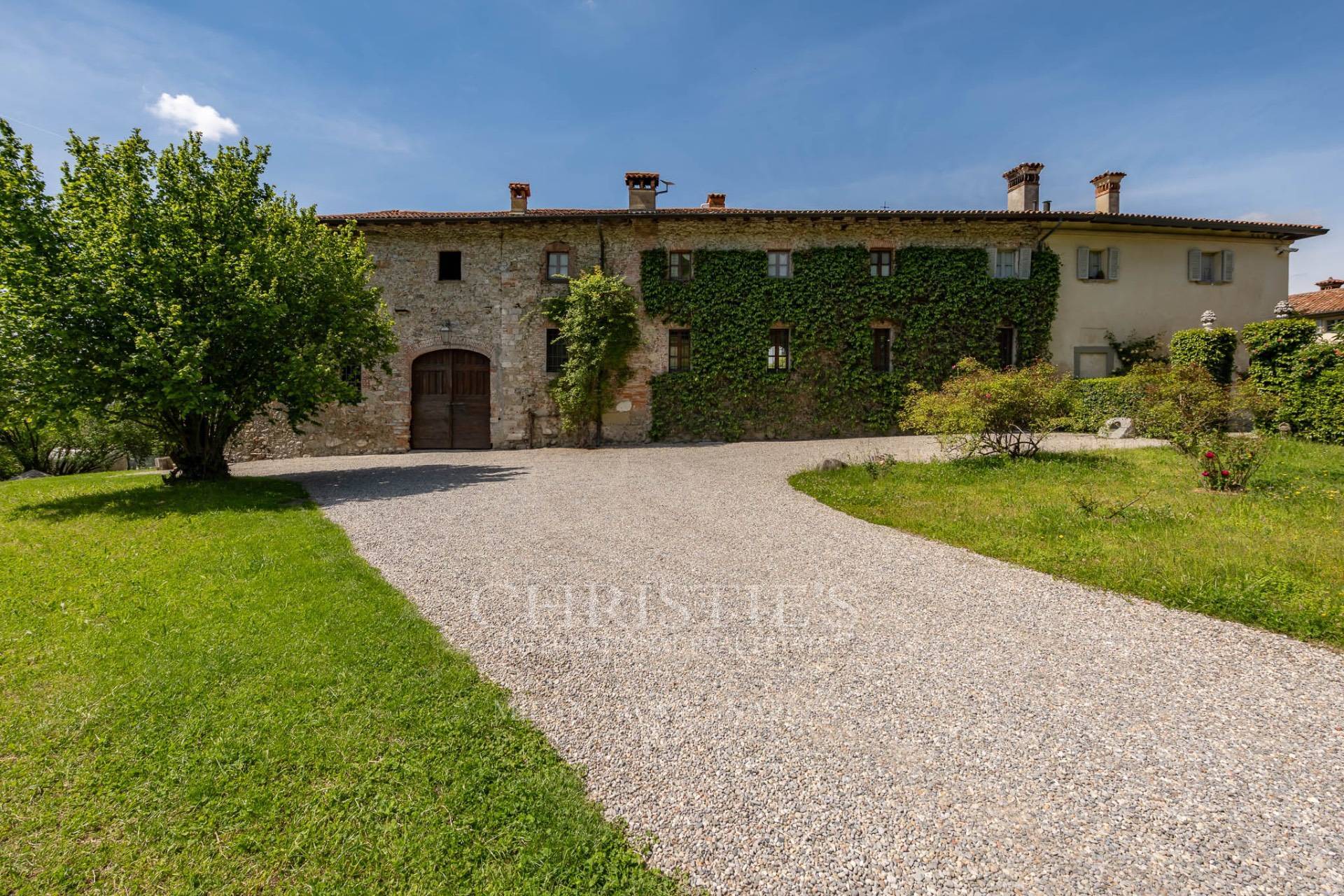 picture of Exceptional Seventeenth-century Villa With Private Park Near Lake Como