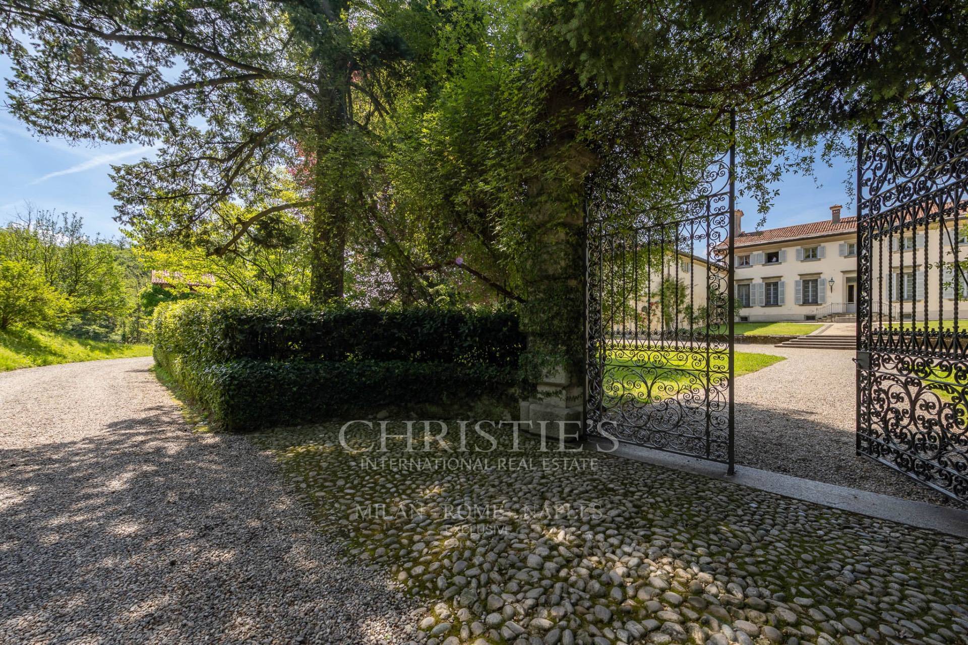 picture of Exceptional Seventeenth-century Villa With Private Park Near Lake Como
