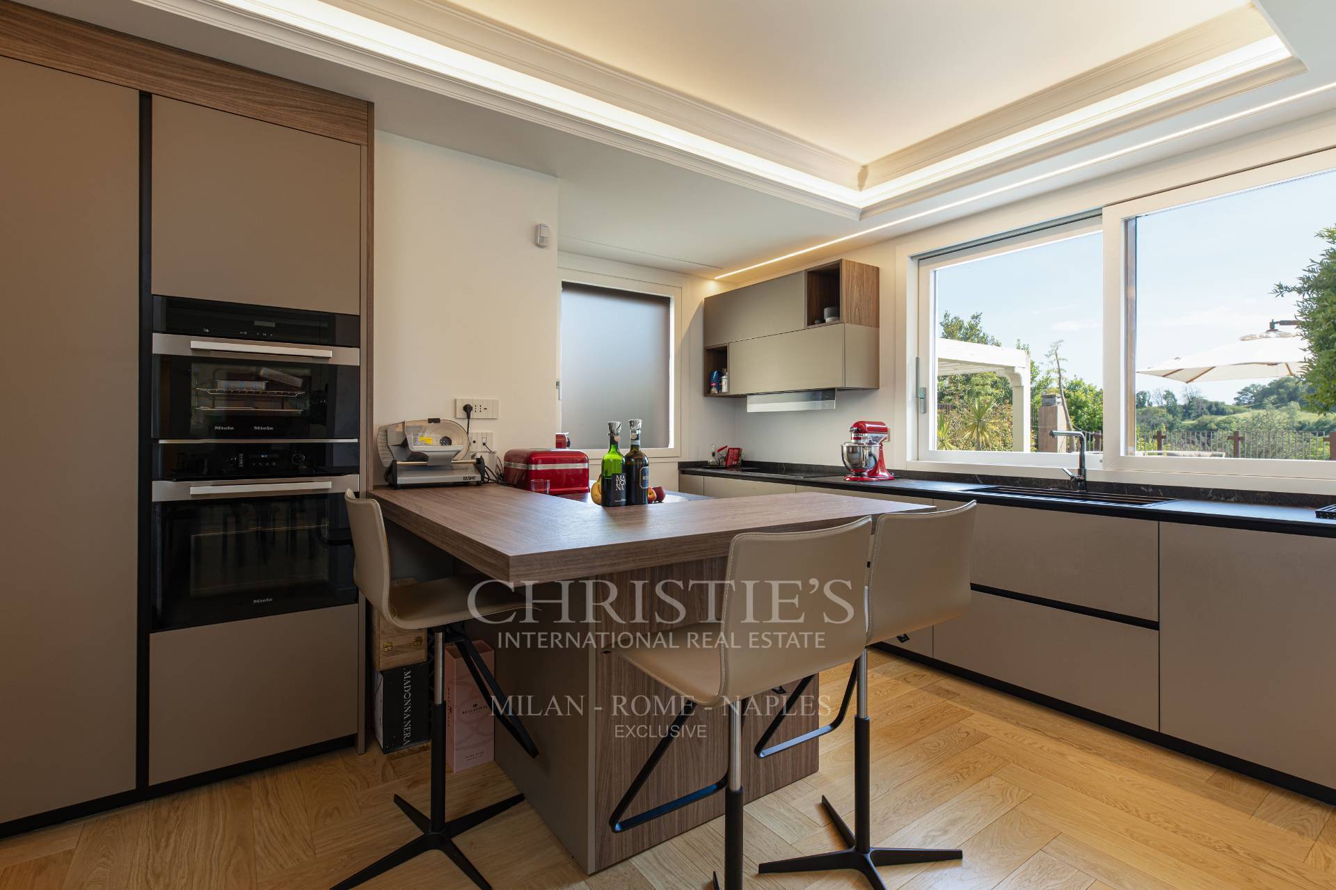 picture of Elegant And Exclusive Apartment