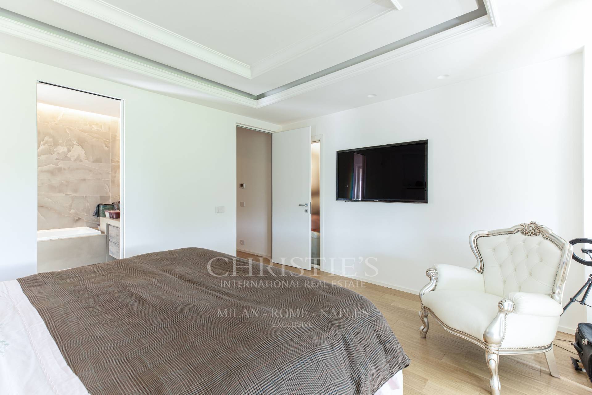 picture of Elegant And Exclusive Apartment