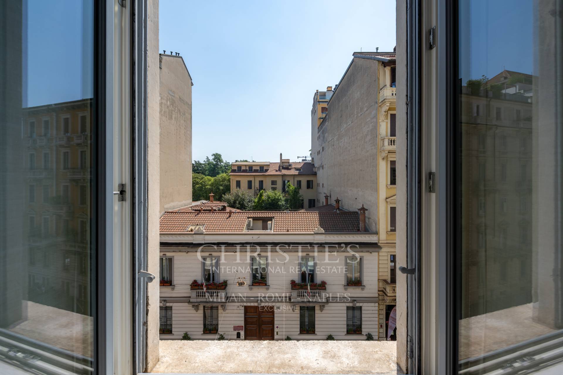 picture of Elegant Three-bedroom Apartment In A Historic Building - Magenta District