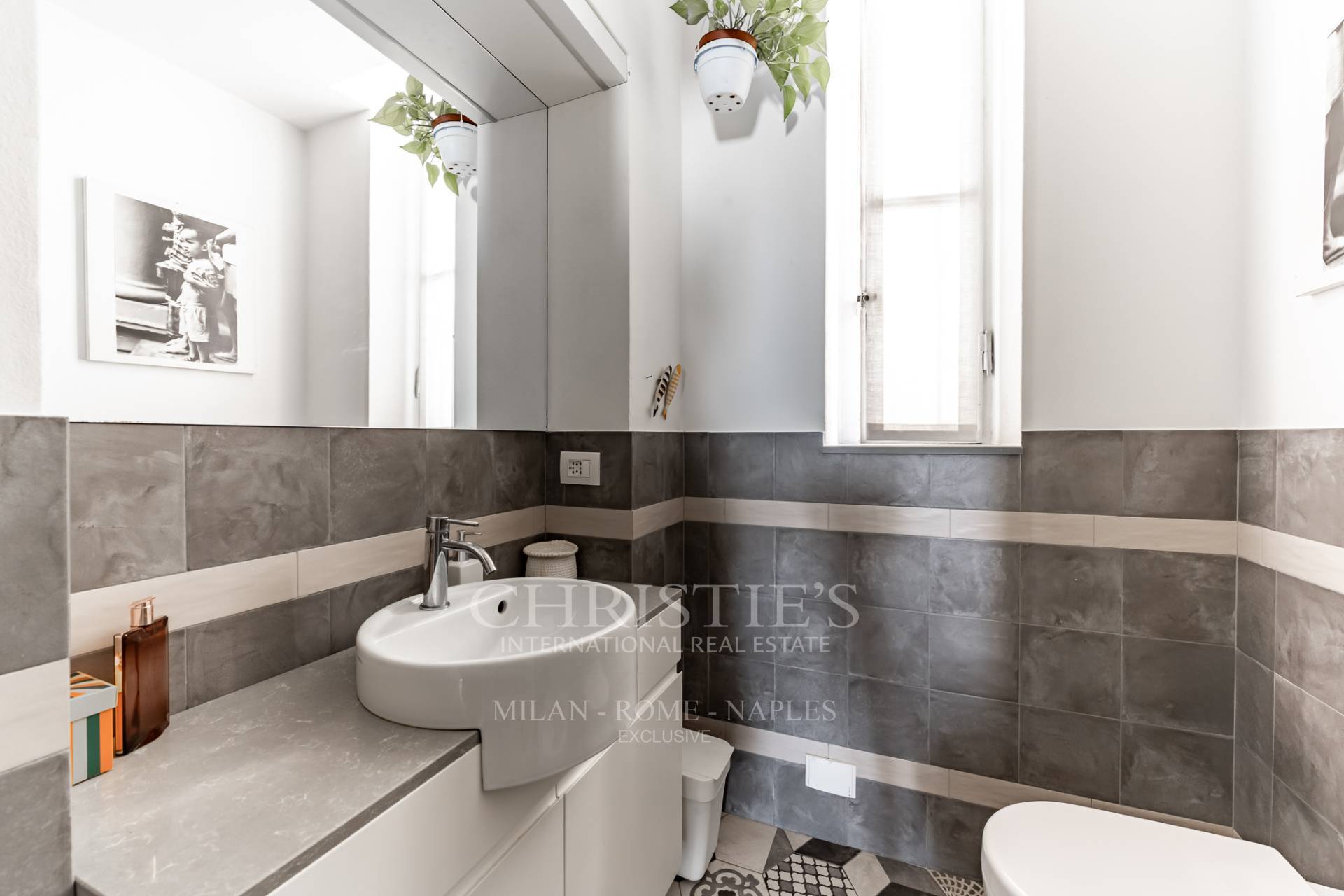 picture of Elegant Three-bedroom Apartment In A Historic Building - Magenta District