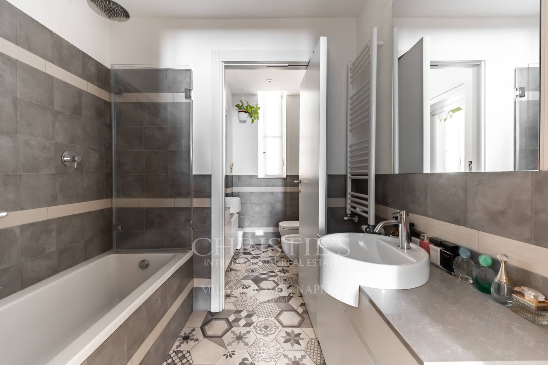 picture of Elegant Three-bedroom Apartment In A Historic Building - Magenta District